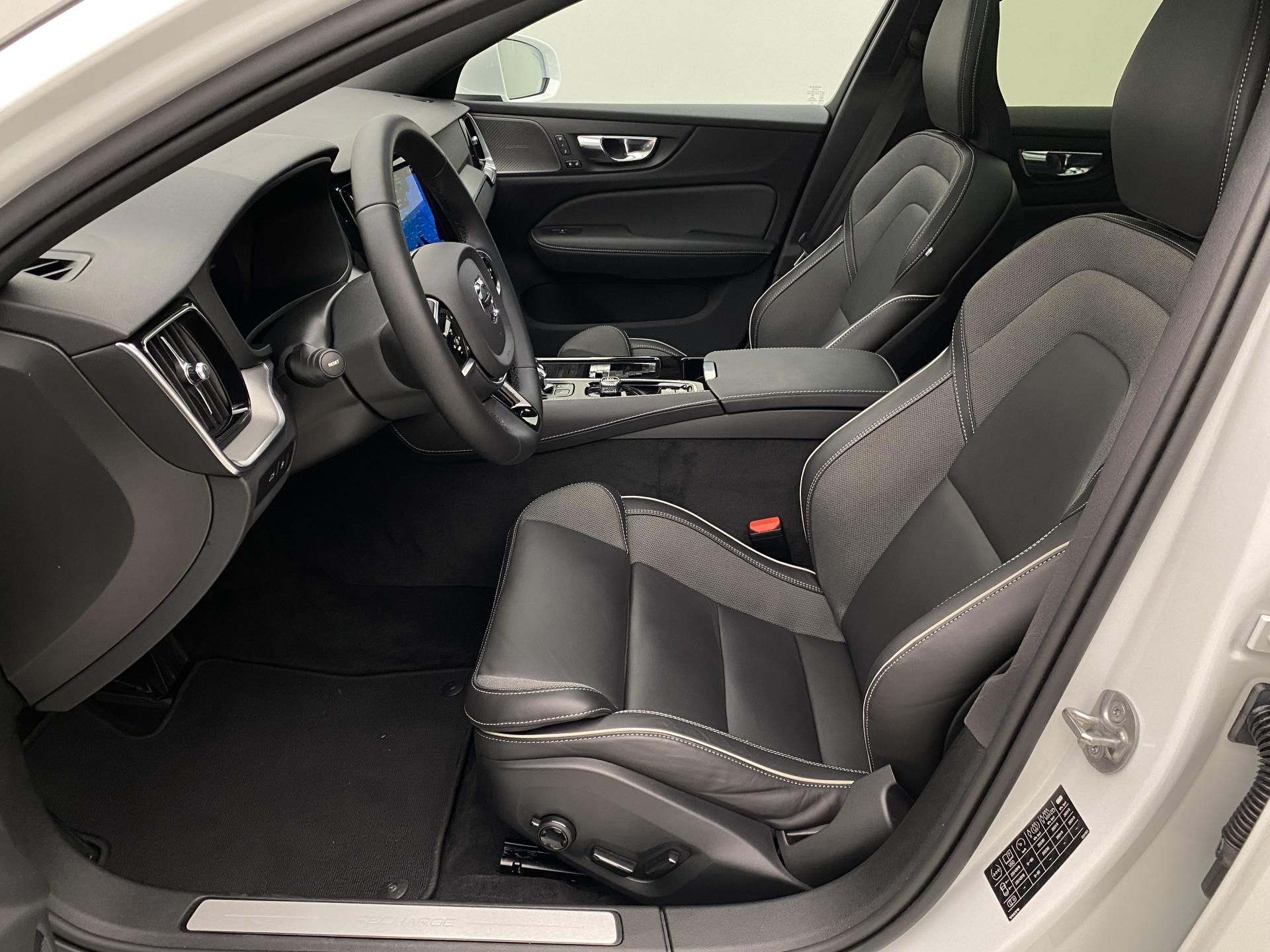 Volvo V60, T6 AWD RECHARGE BRIGHT PLUS - fotka 2