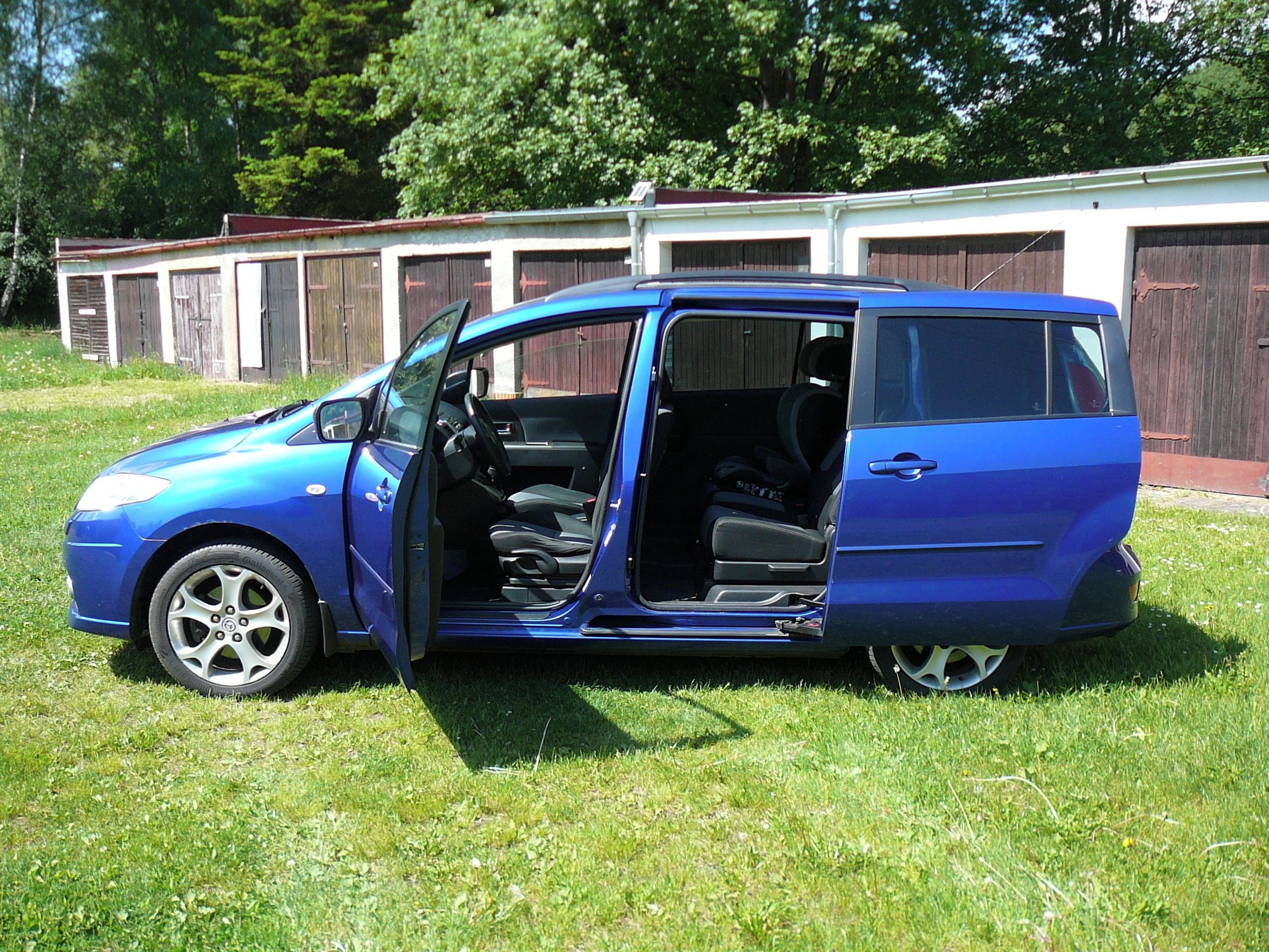 Mazda 5, 97tis, 5 míst, tažné
