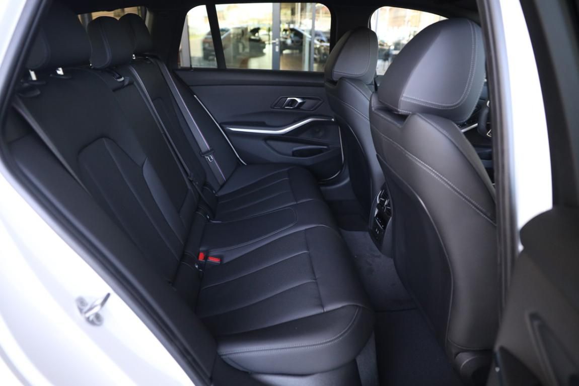 BMW Řada 3, 330d xDrive Touring - fotka 6