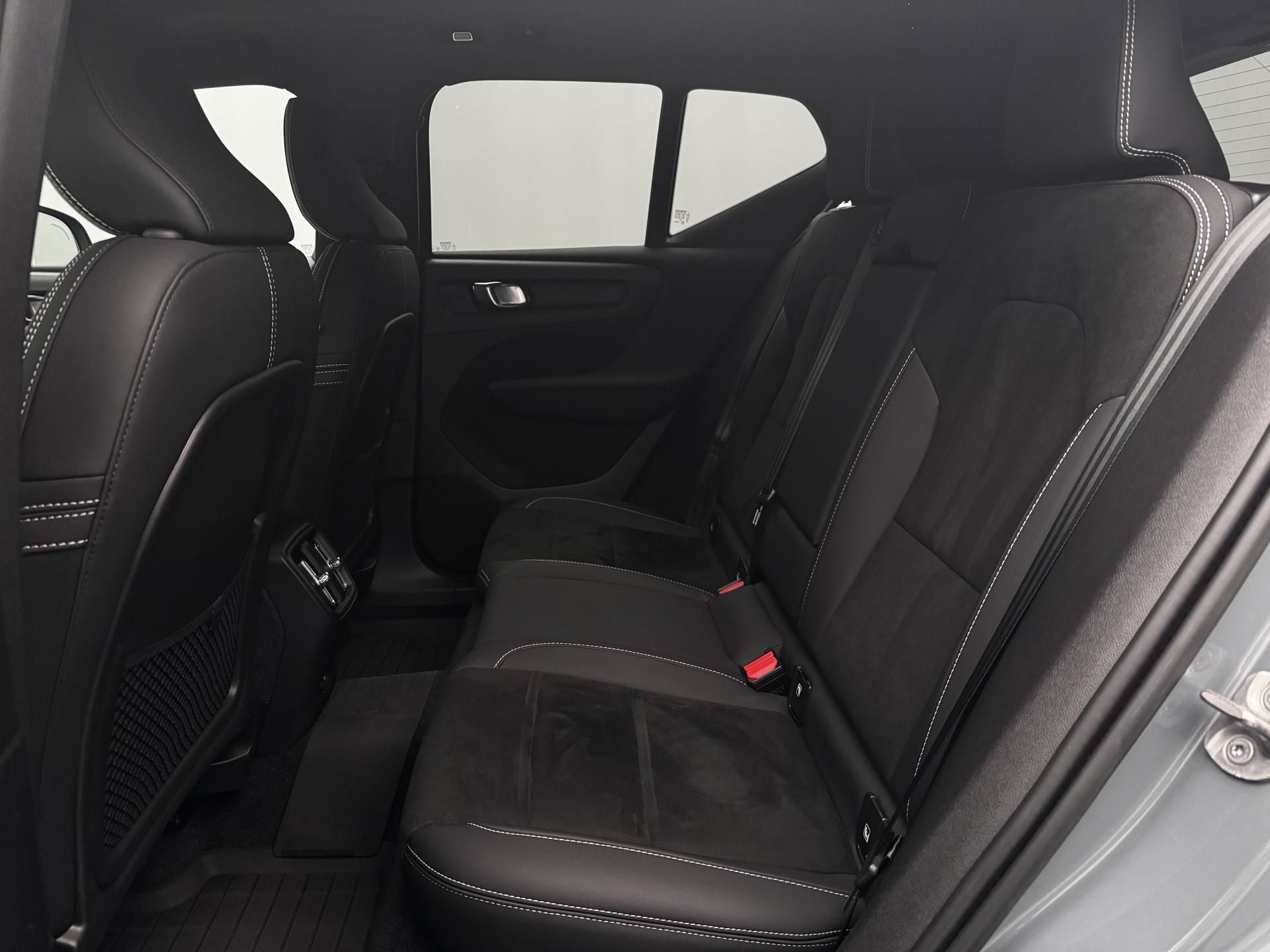 Volvo XC40, PURE ELECTRIC TWIN ENGINE PLUS - fotka 6