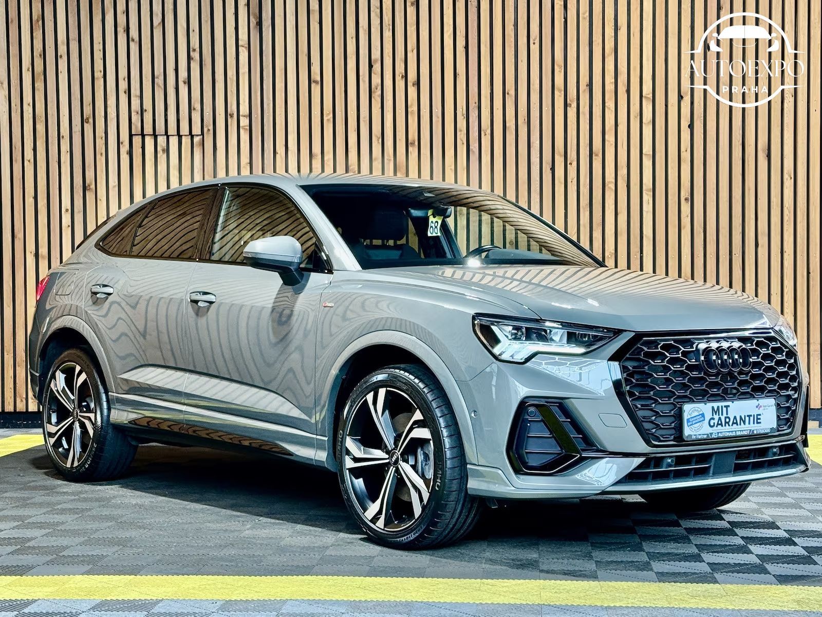 Audi Q3, Sportback 45TFSI e S Line - fotka 2