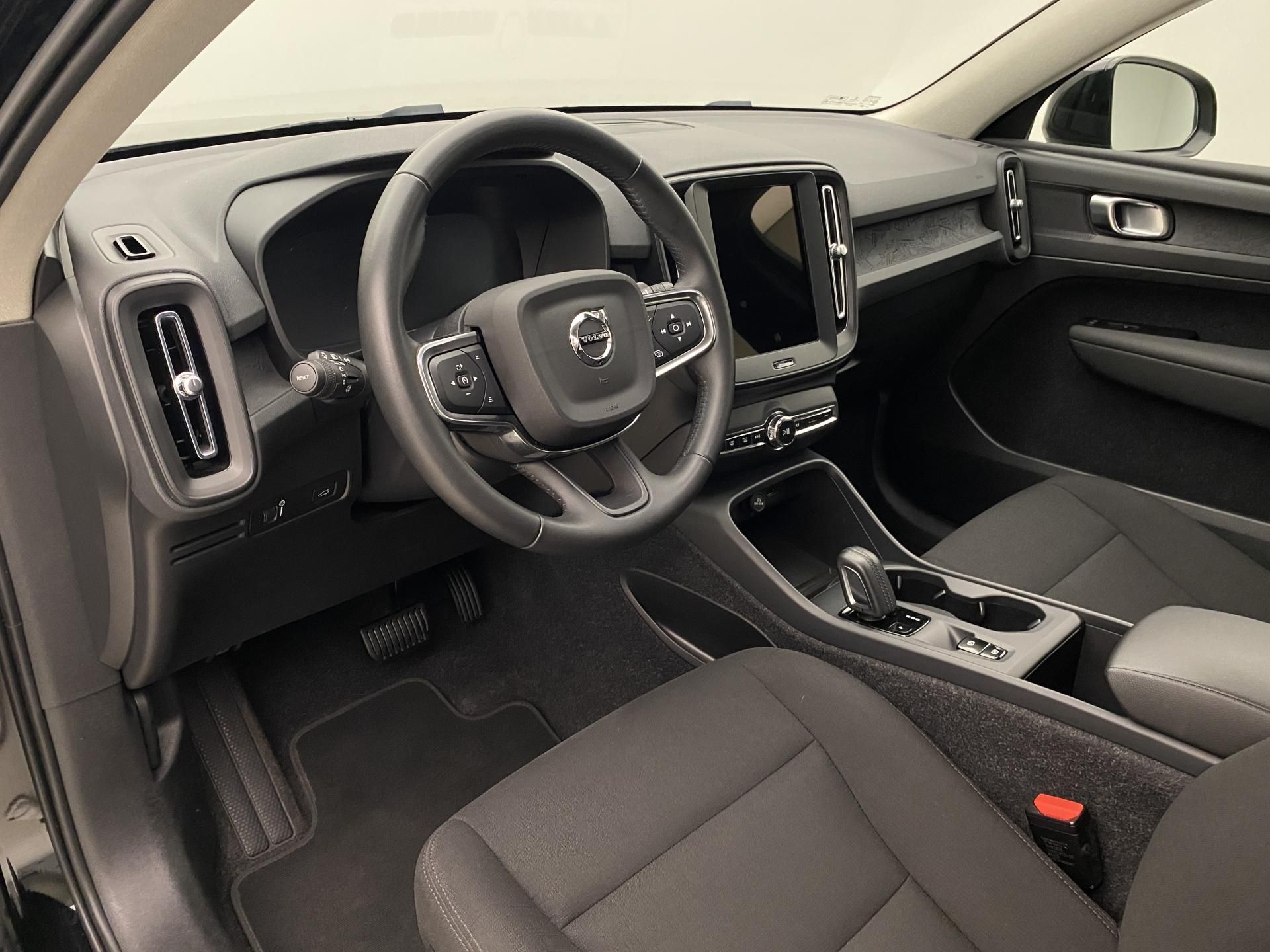 Volvo XC40, T2 KINETIC AUT CZ - fotka 4