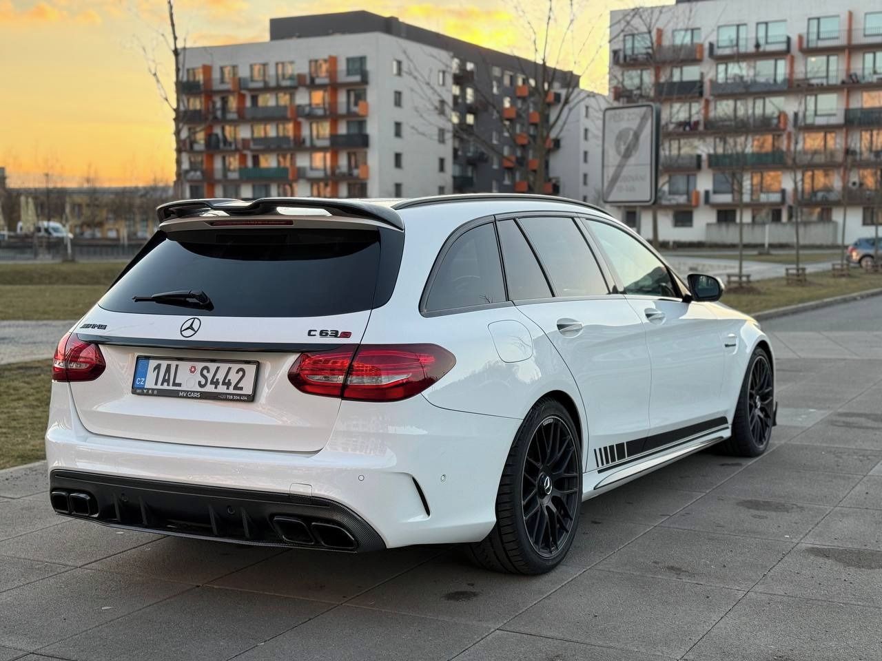 Mercedes-Benz Třídy C, Mercedes-Benz C63 S AMG - fotka 6