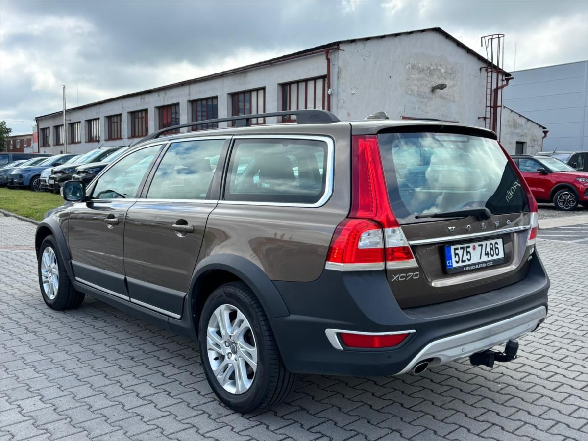 Volvo XC70, 2,4   D4 AWD AT Momentum - fotka 4