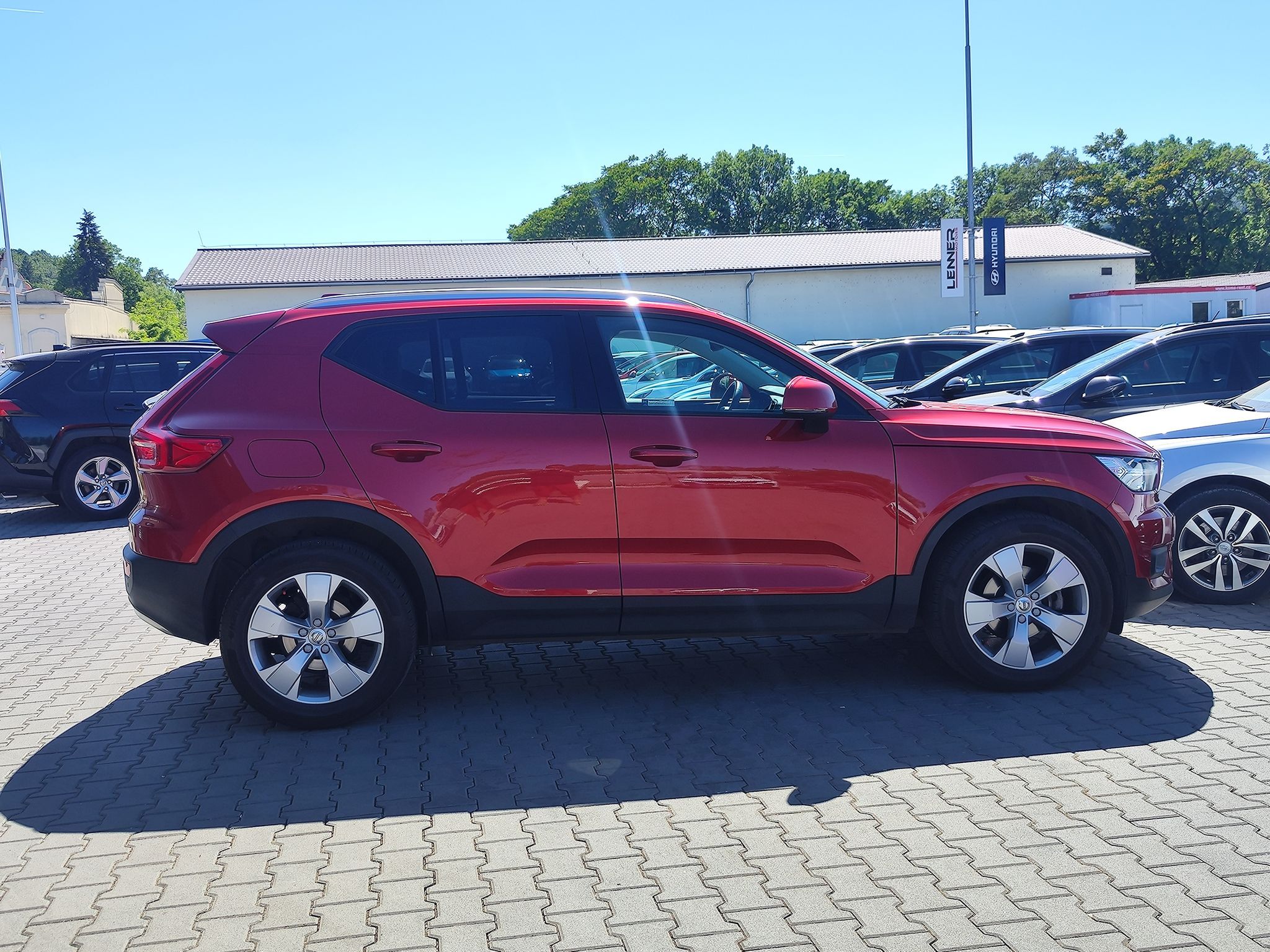 Volvo XC40, D3 2.0D Momentum Pro AT - fotka 4
