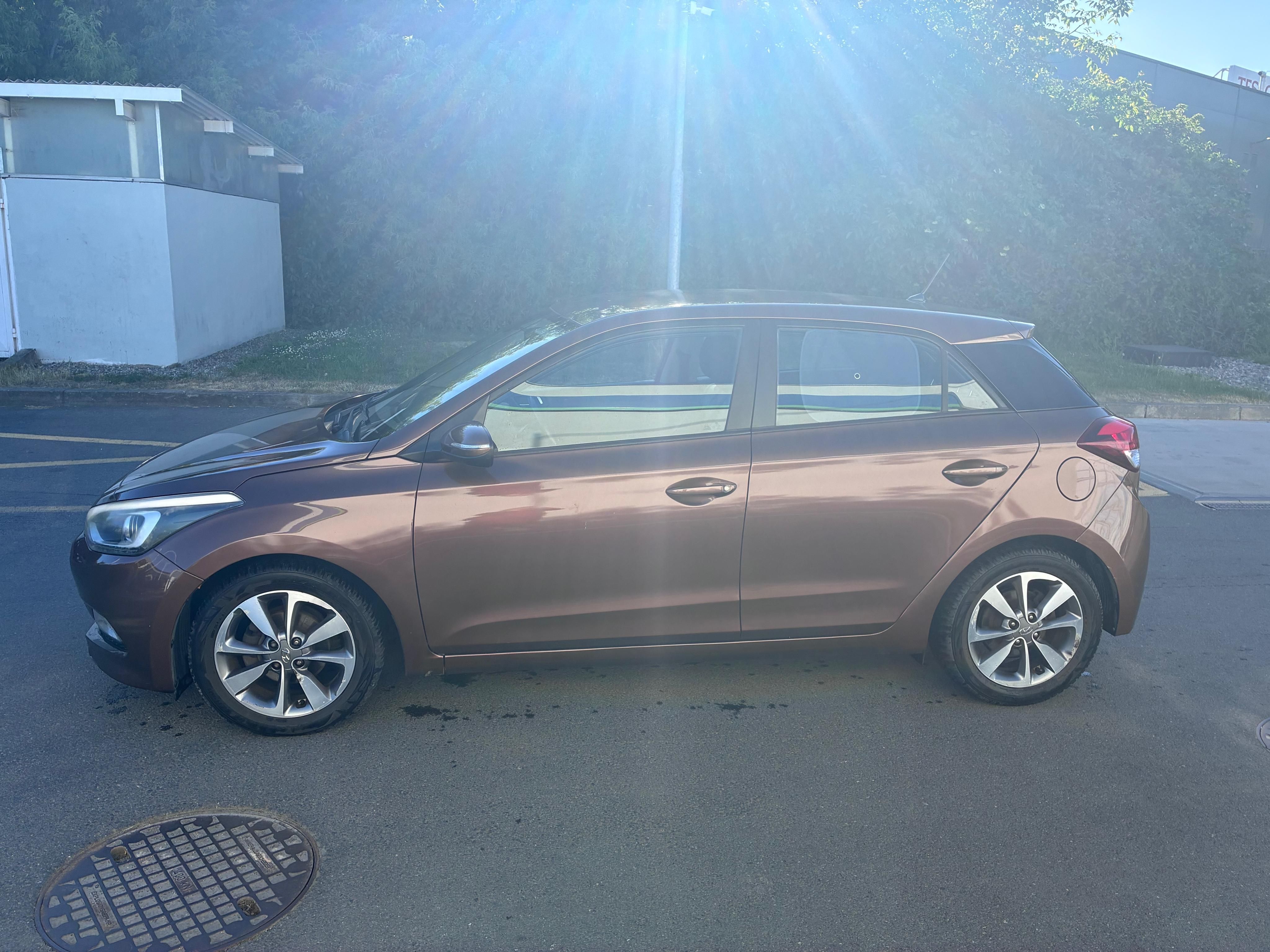 Hyundai i20, 1.2 - nadstandardní výbava - fotka 3