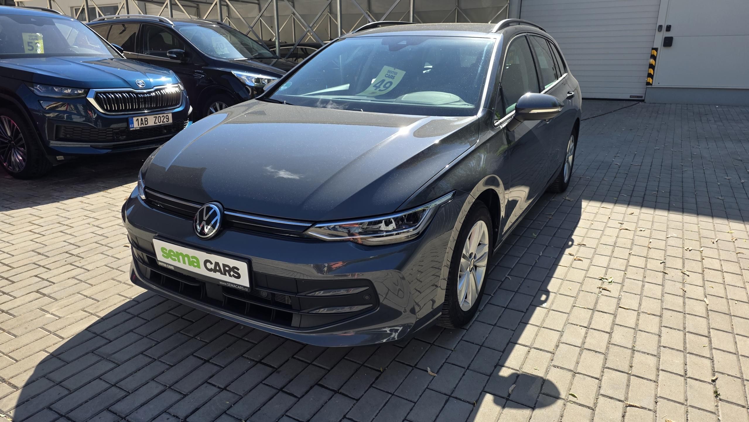 Volkswagen Golf, 1.5 eTSI 85kW Life DSG7 Tažné - fotka 2