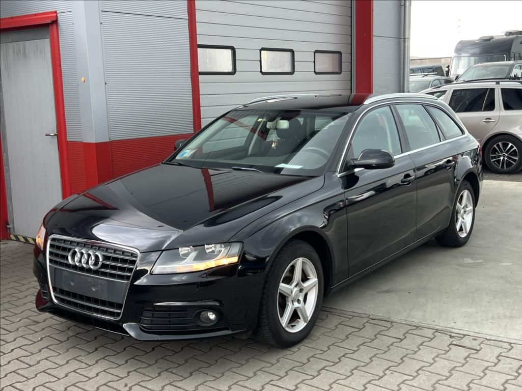 Audi A4, 2,0 TDi AMBITION serviska 1maj