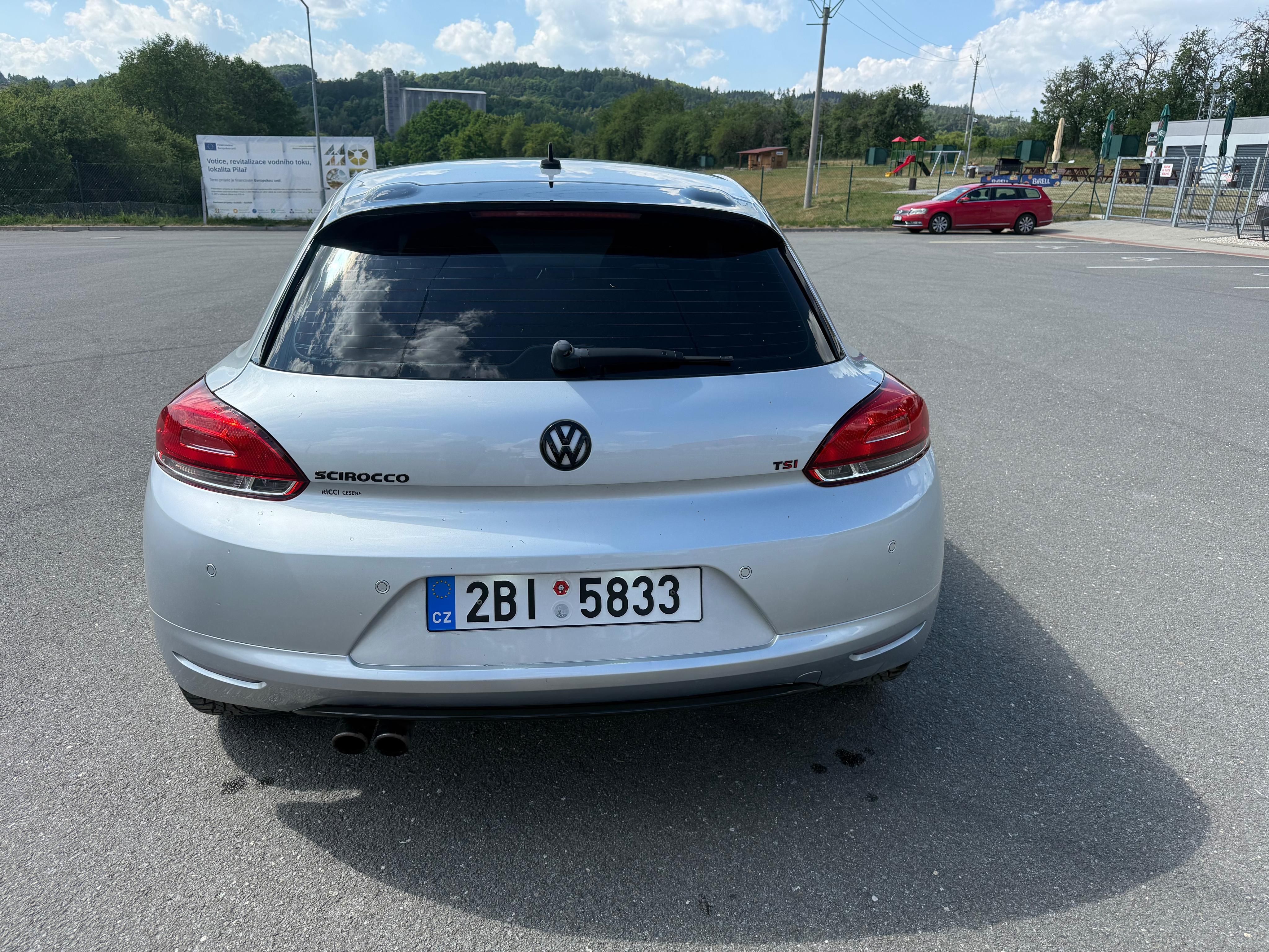 Volkswagen Scirocco, 1,4tsi 118kw černý strop - fotka 4