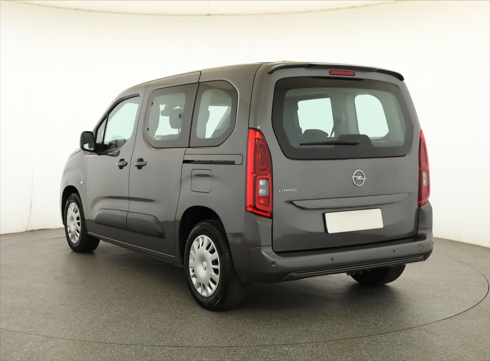Opel Combo, 1.2 Turbo, Life, 5Míst, Klima - fotka 4