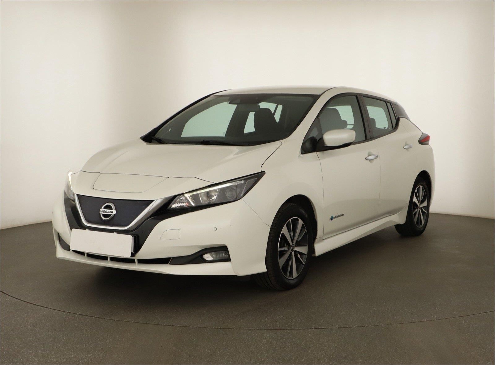 Nissan LEAF, 40 kWh, SoH 87%, Automat - fotka 2