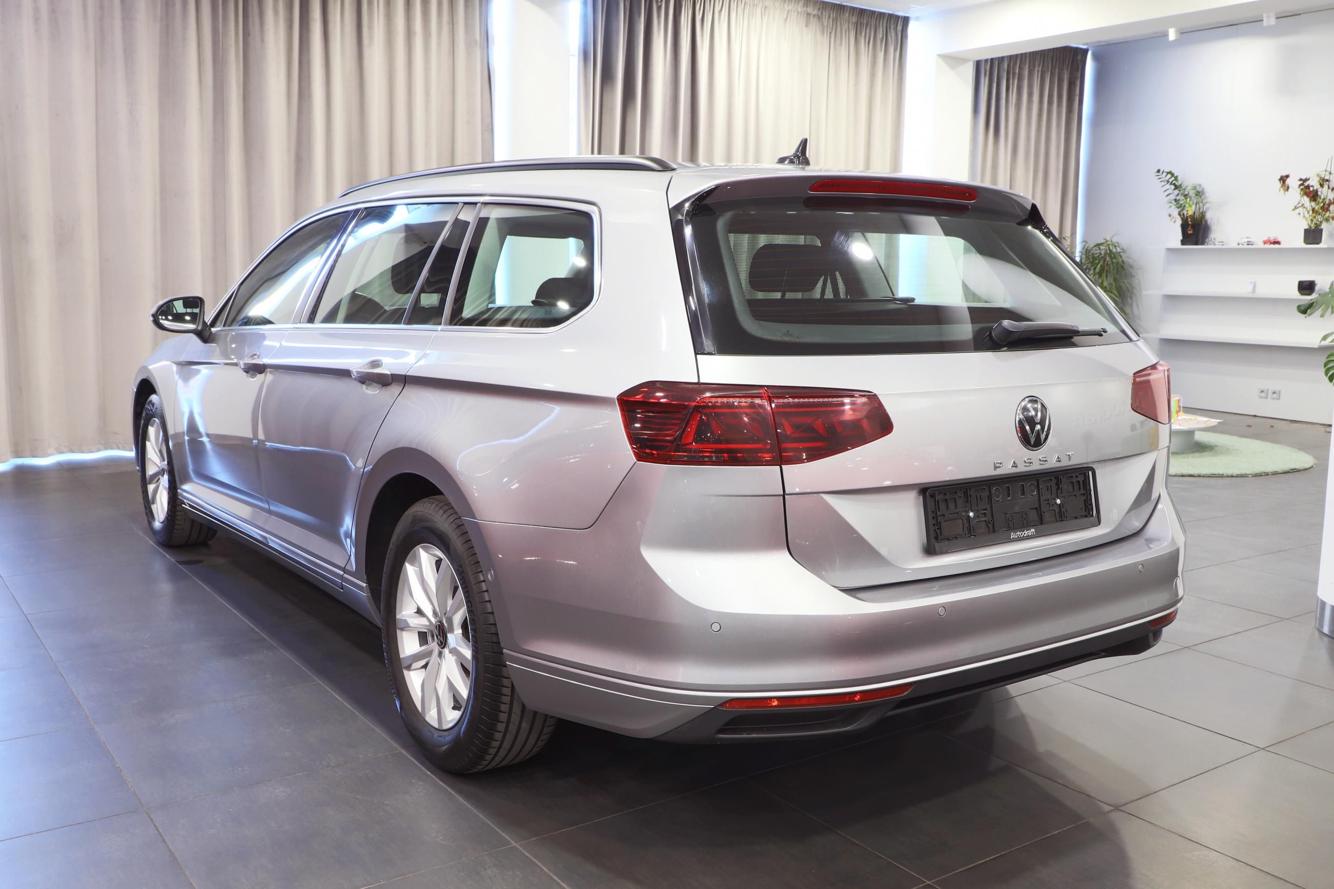 Volkswagen Passat Variant, 2.0 TDI 110kW DSG / ALU 16'' - fotka 4
