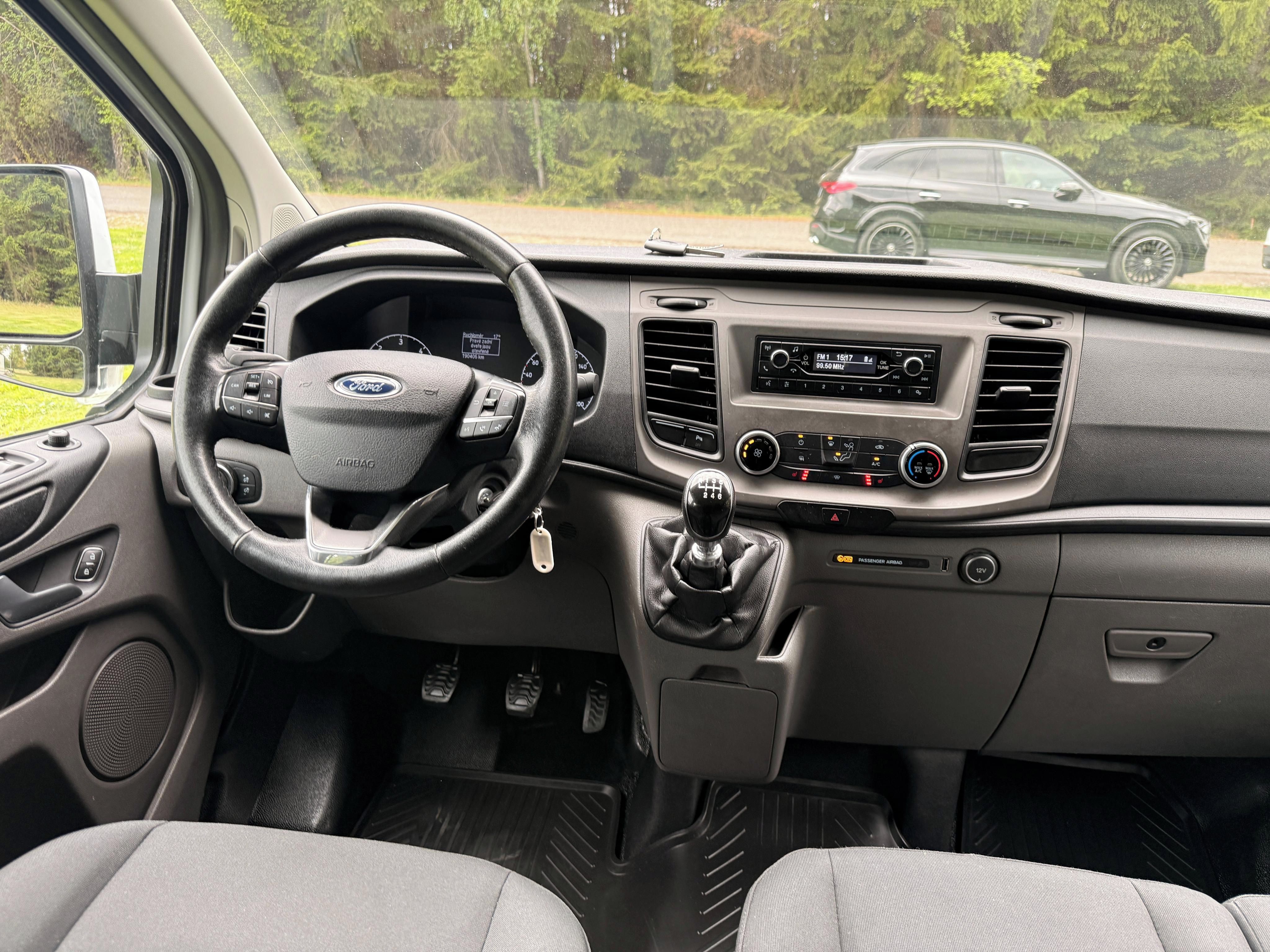 Ford Transit Custom, 2,0Ecoblue 6míst L2 tažný - fotka 5