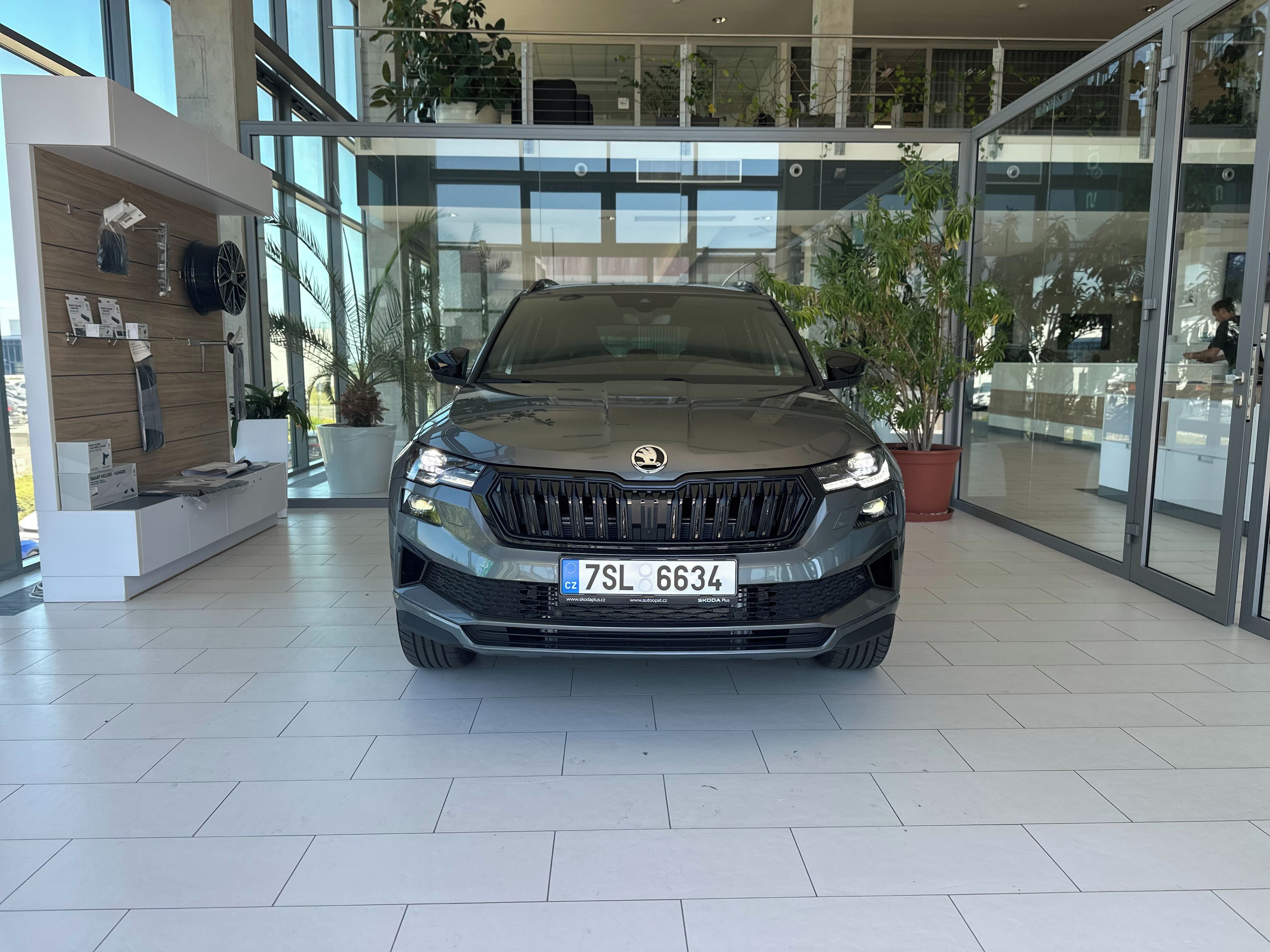 Škoda Karoq, Sportline 2,0 TSI 140 kW 4x4 - fotka 2