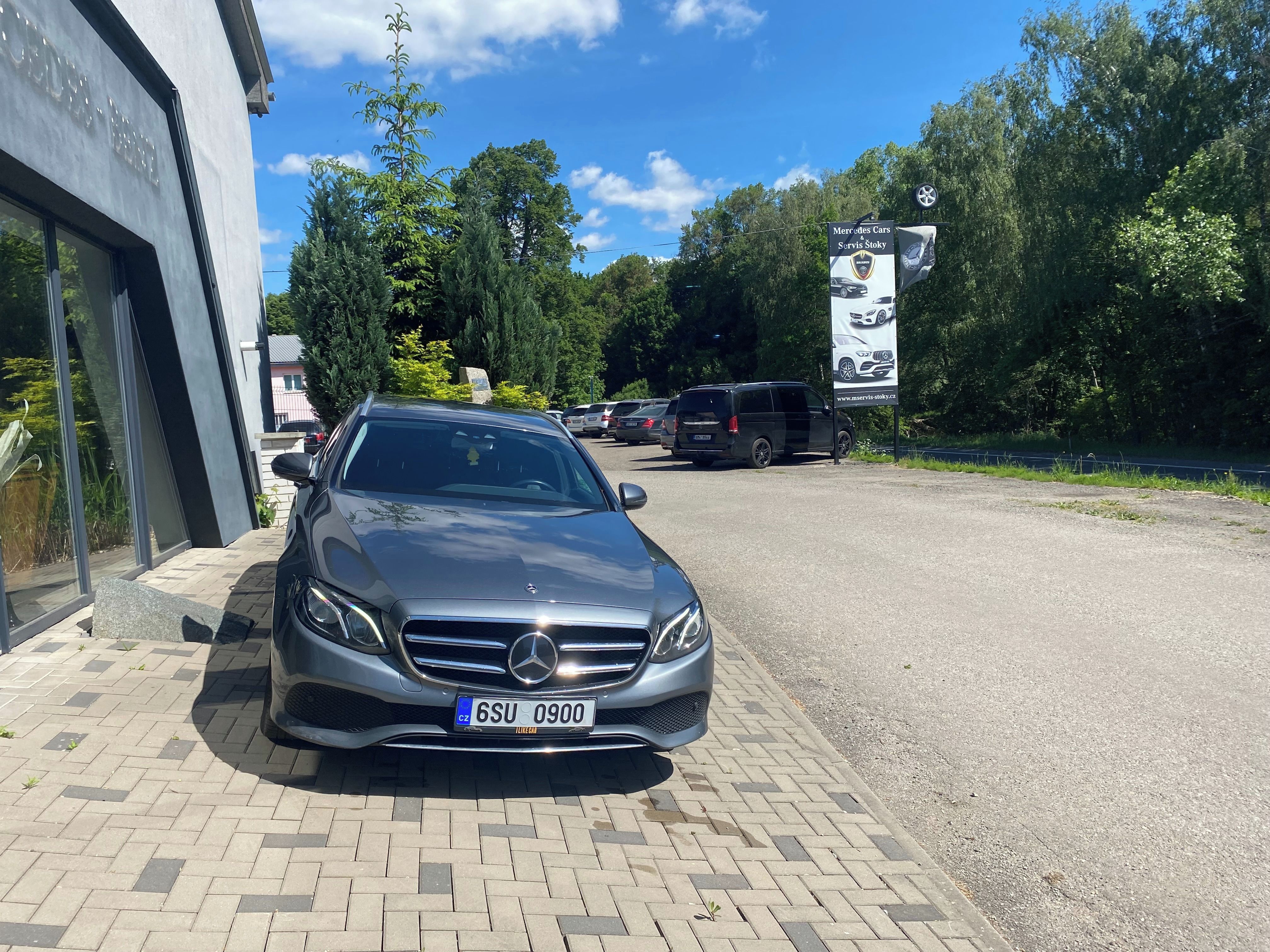Mercedes-Benz Třídy E, E 300 D - fotka 2