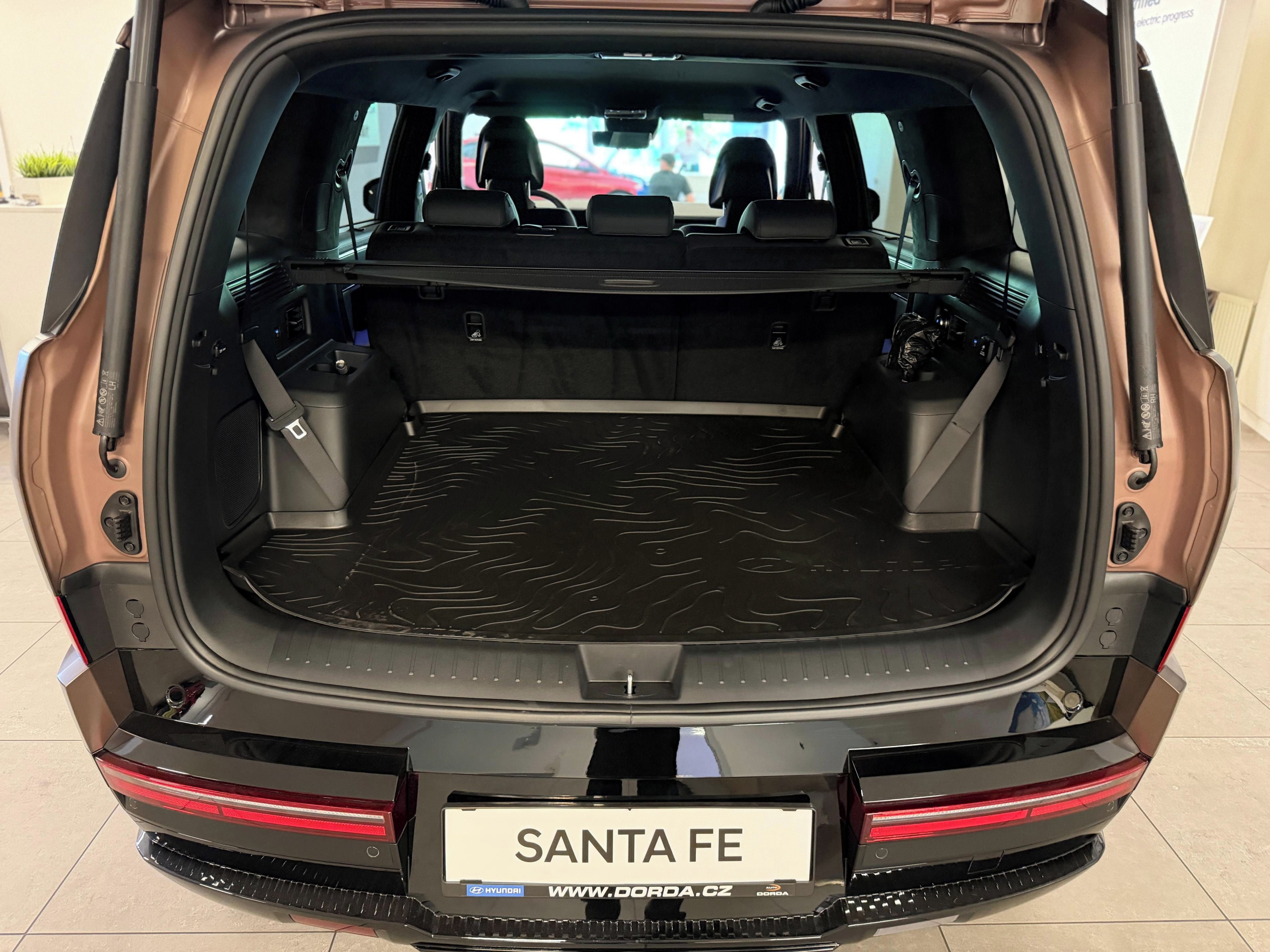 Hyundai Santa Fe, 1,6 TGDI PHEV 4WD AT CALLIG - fotka 5