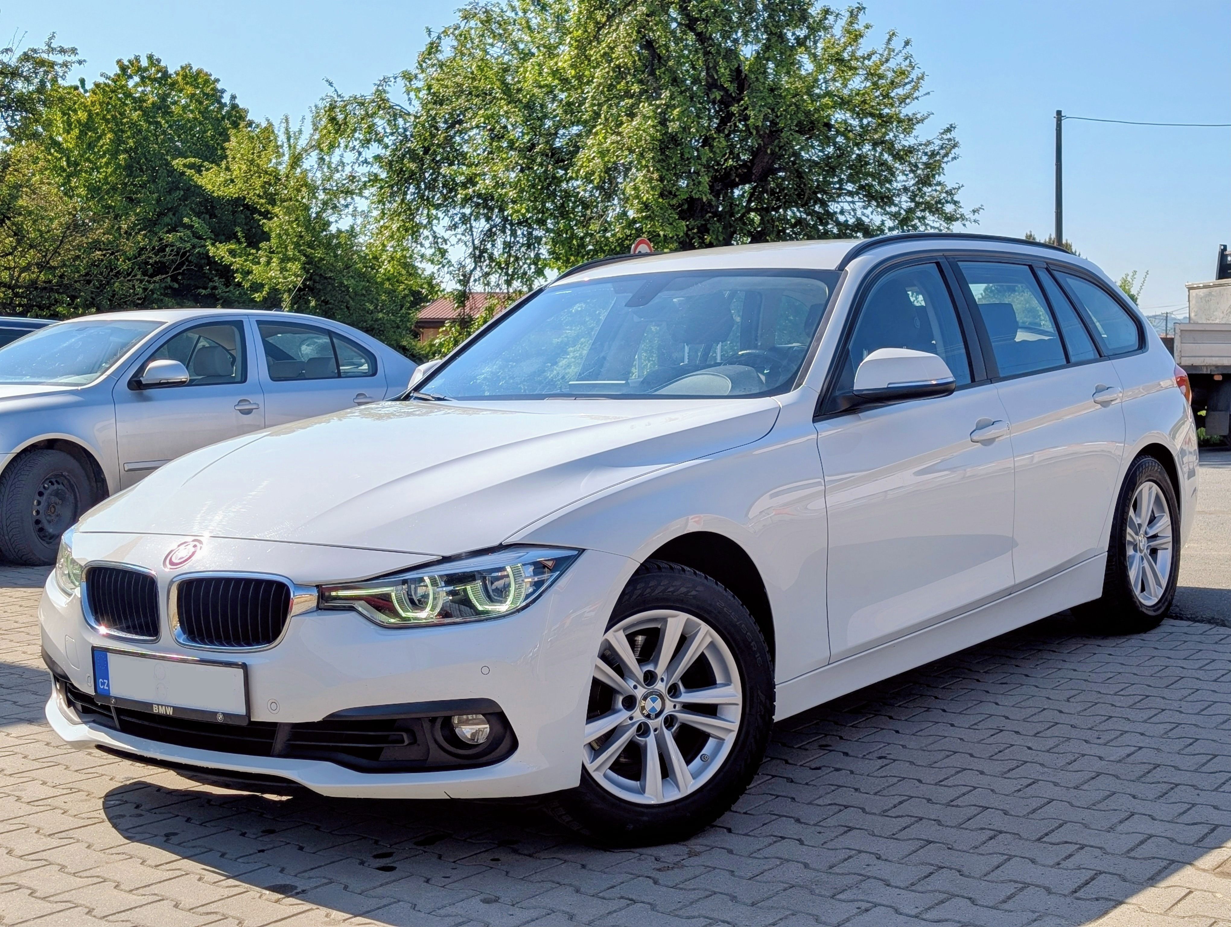 BMW Řada 3, 320i 135kW COMBI AUTOMAT 2019 - fotka 2