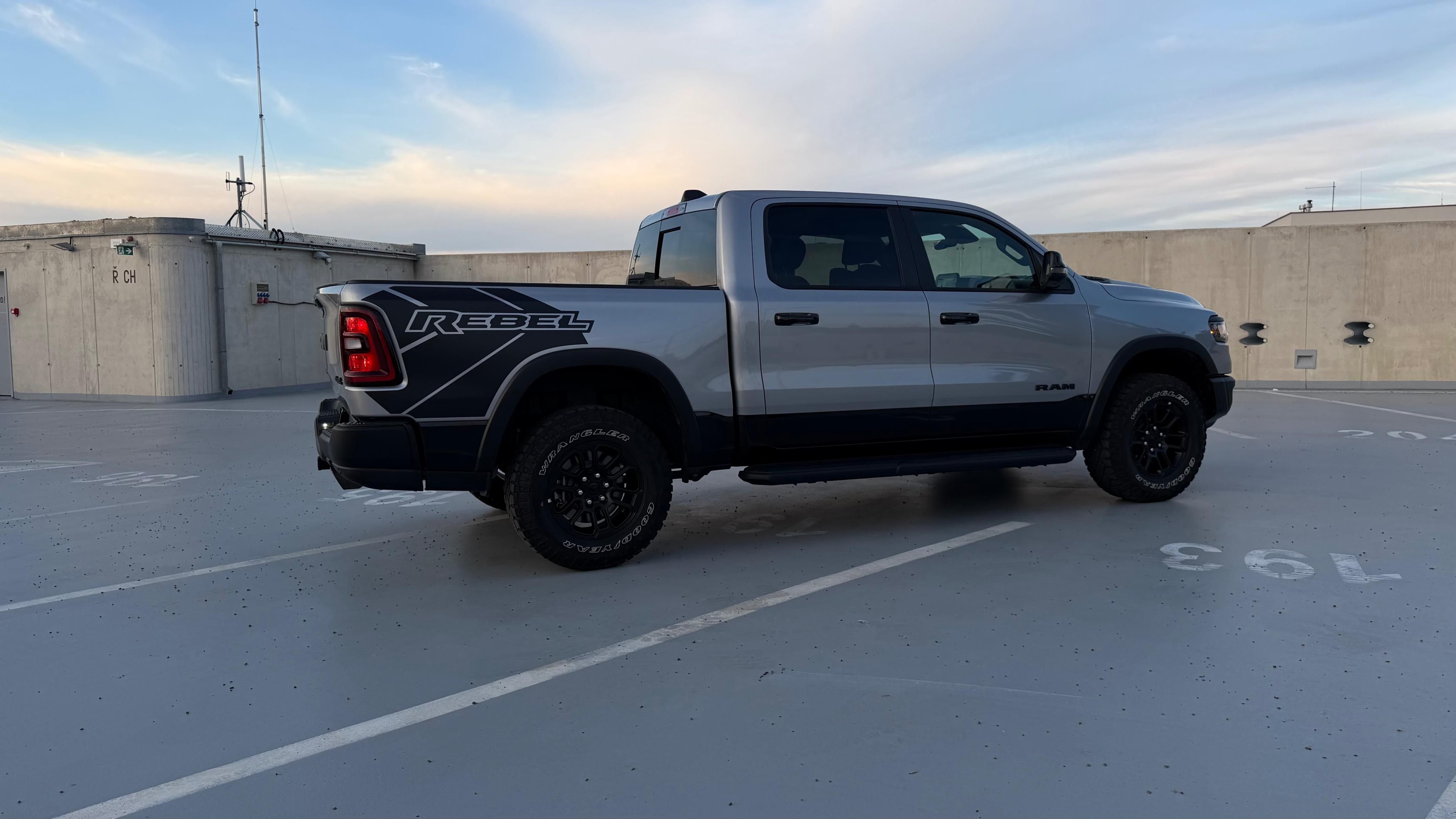 Dodge Ram, REBEL - 420k - HARMAN KARDON - fotka 3