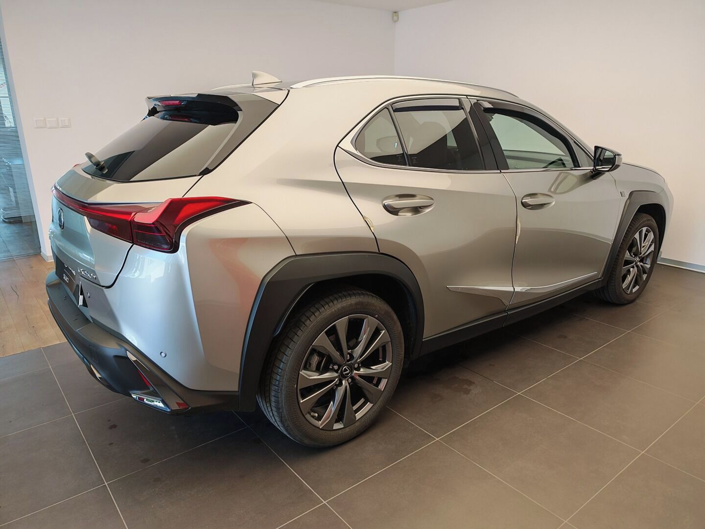 Lexus UX 250h, 250h 2WD F Sport Design - fotka 4