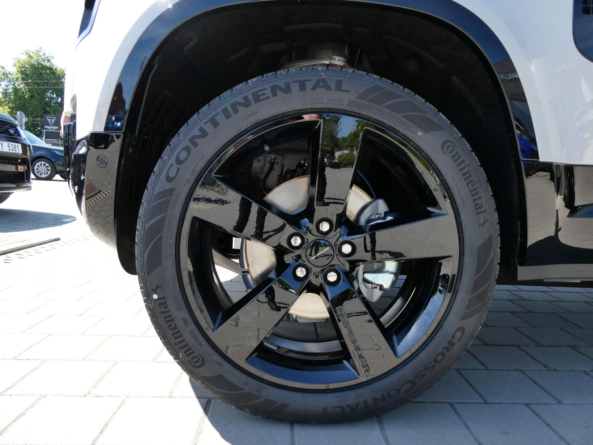 Land Rover Defender, 110 3,0 X-Dynamic SE D200 - fotka 2