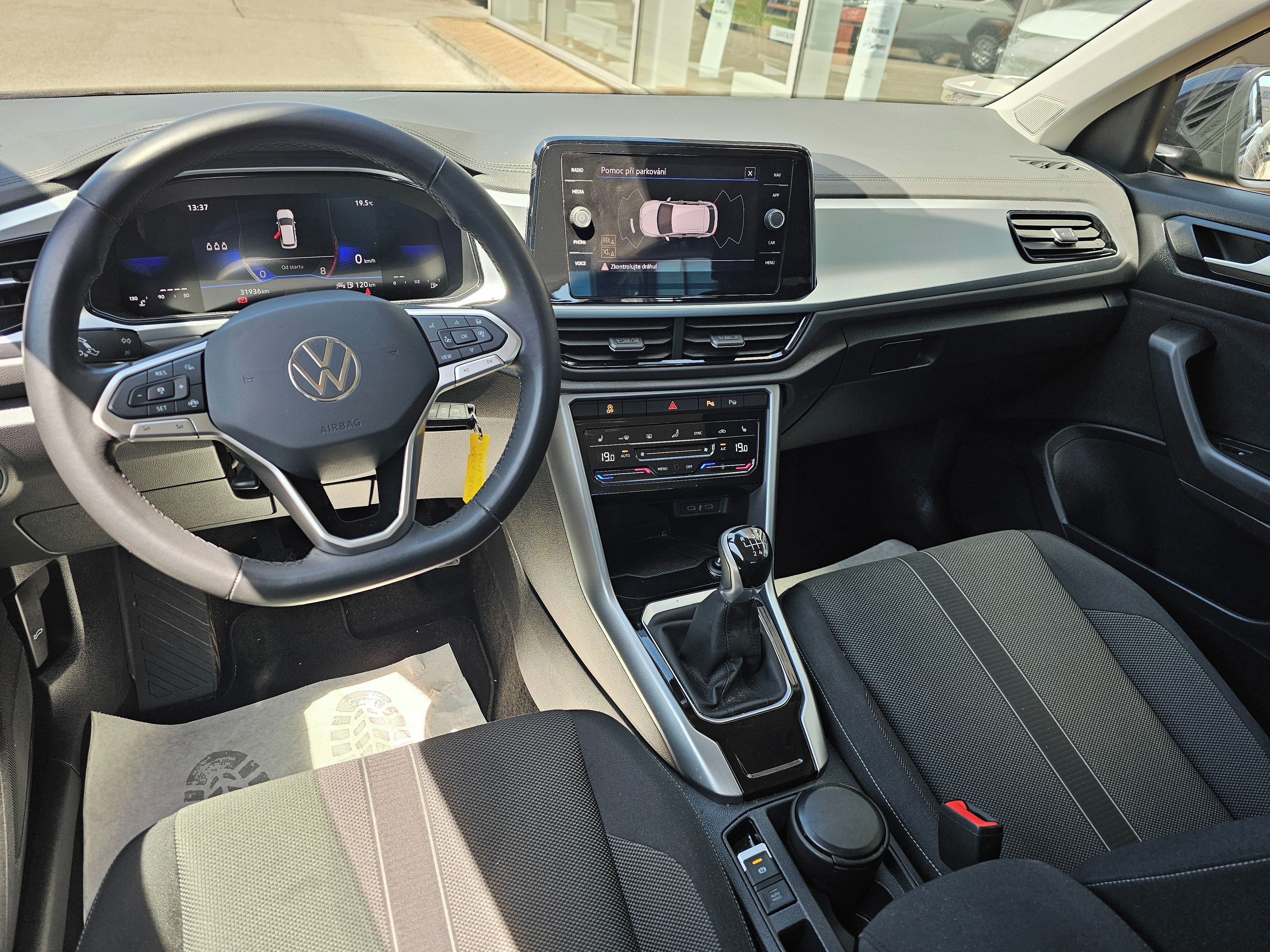 Volkswagen T-Roc, 1,0 TSi LED, 1.maj.,tažné zař. - fotka 6