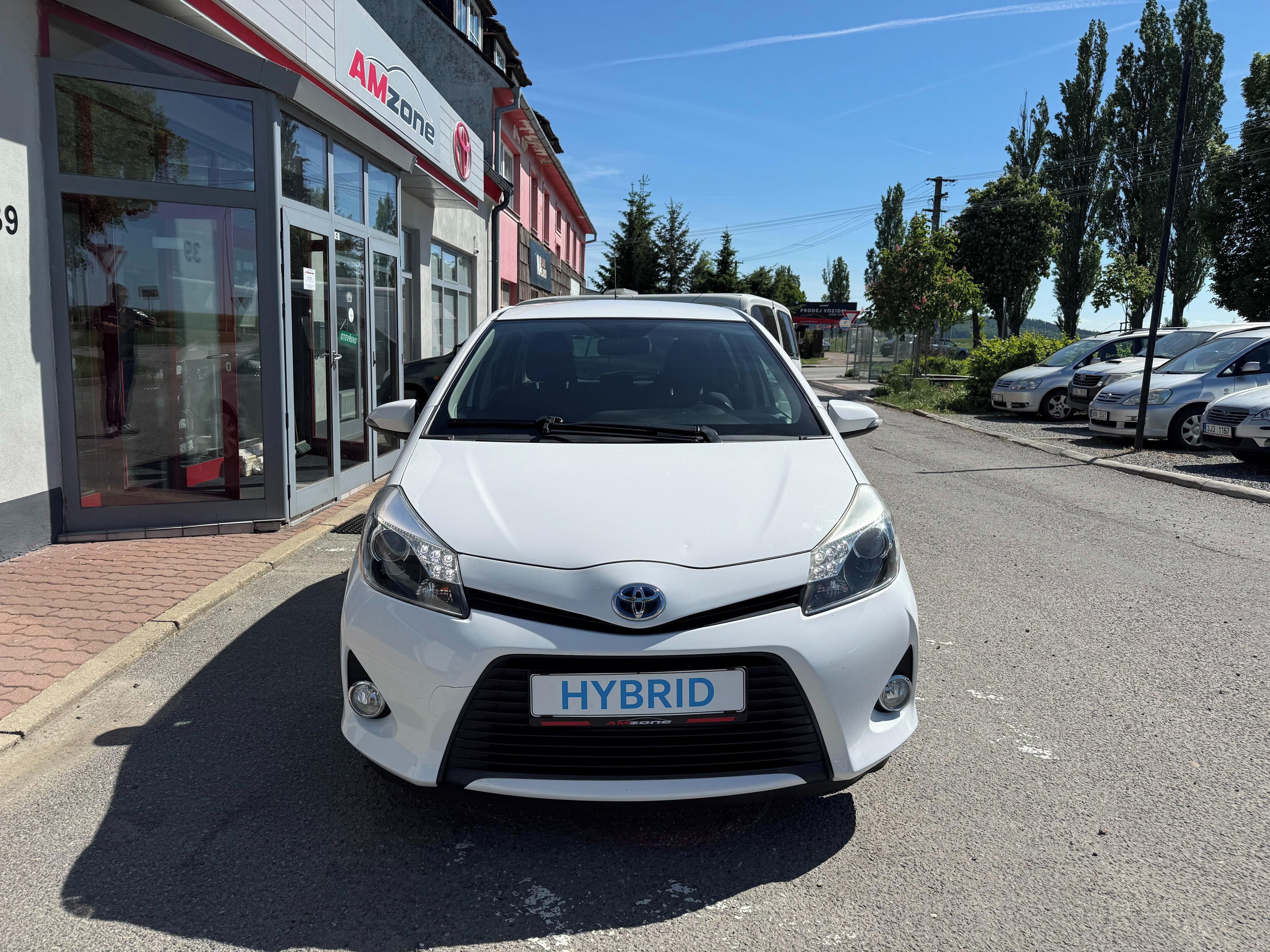 Toyota Yaris, 1,5 HSD e - CVT Comfort - fotka 2
