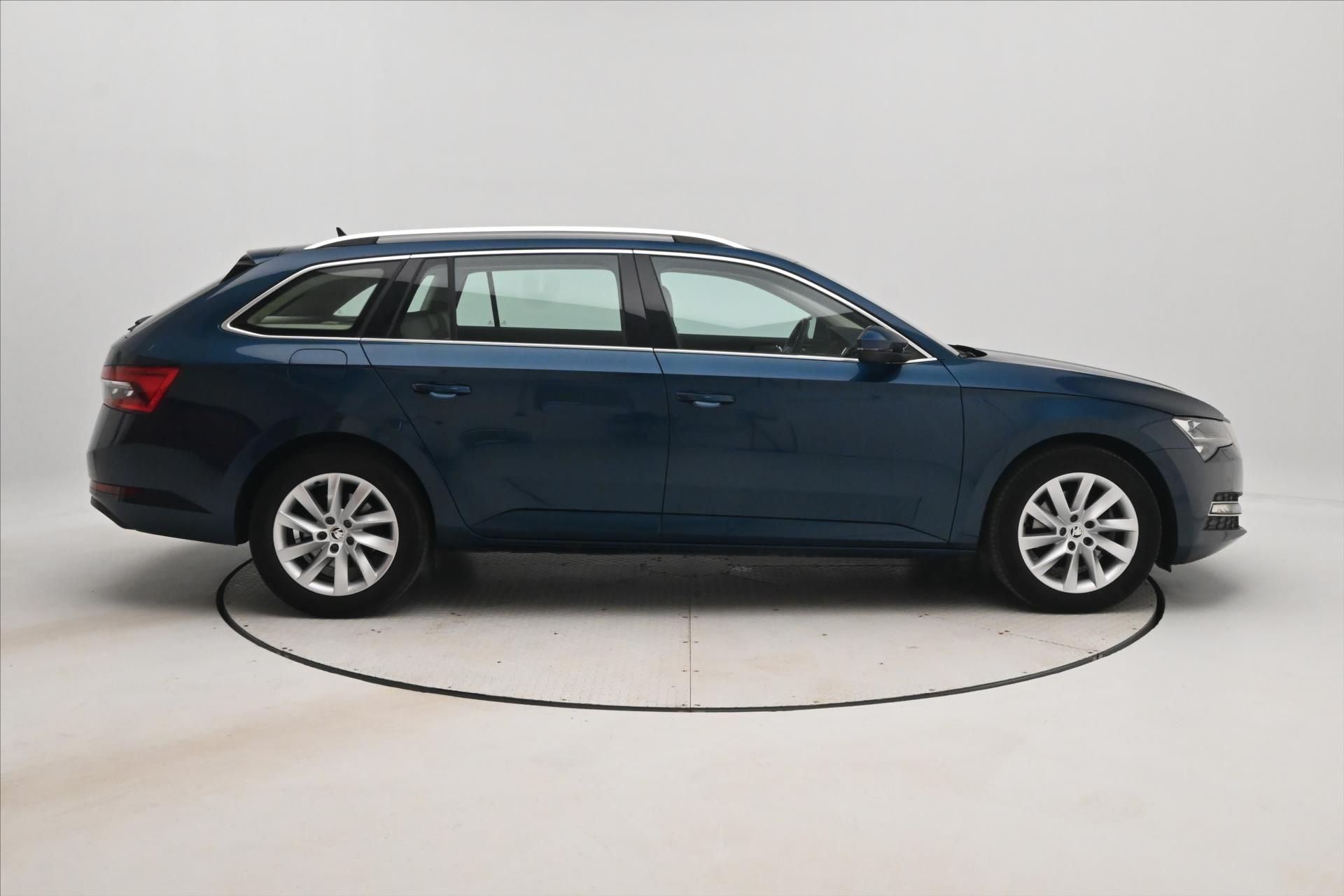 Škoda Superb, 2,0 TDI 110kW DSG STYLE VŮZ PŘ - fotka 4