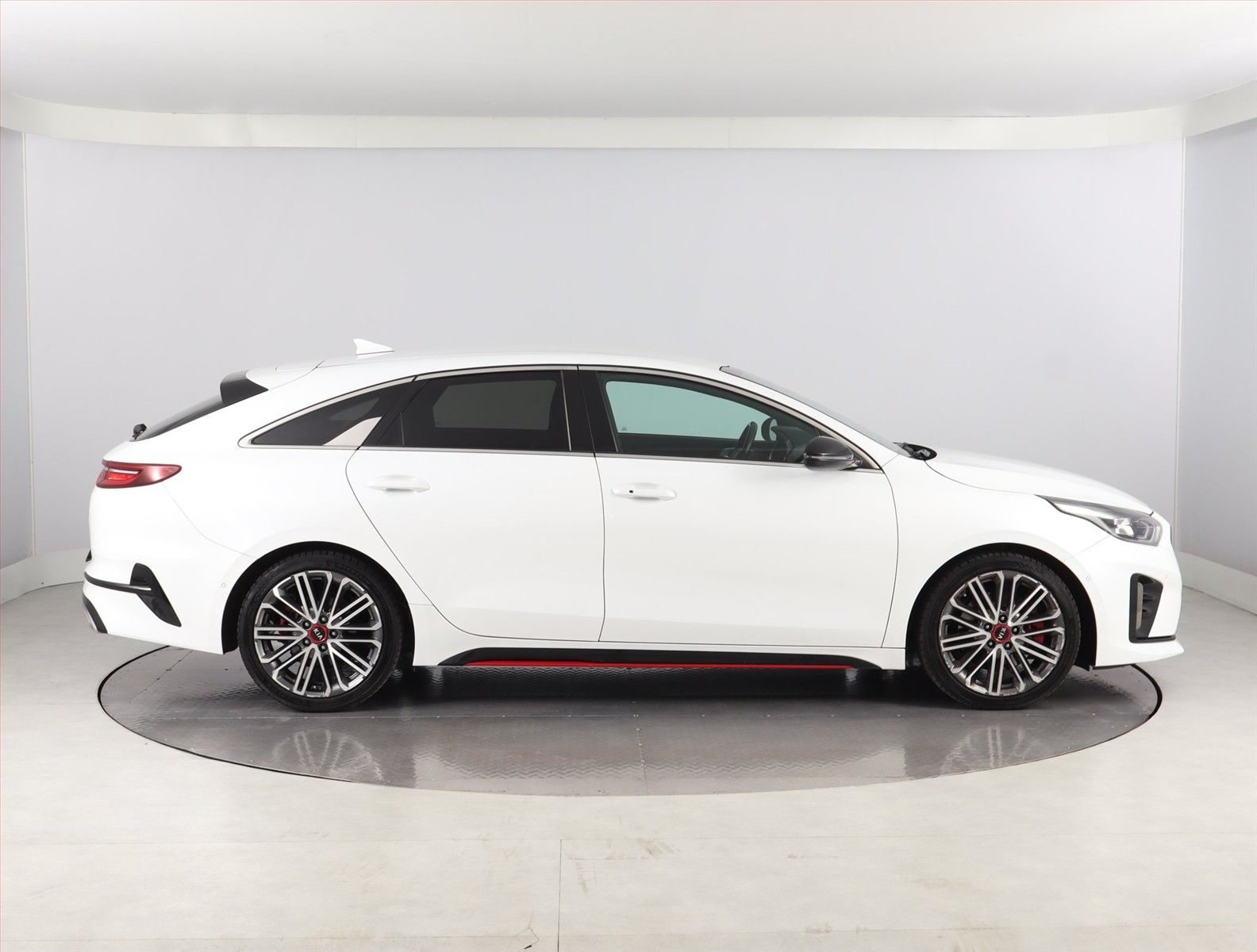 Kia ProCeed, GT 1.6 T-GDI, Automat, ČR - fotka 6