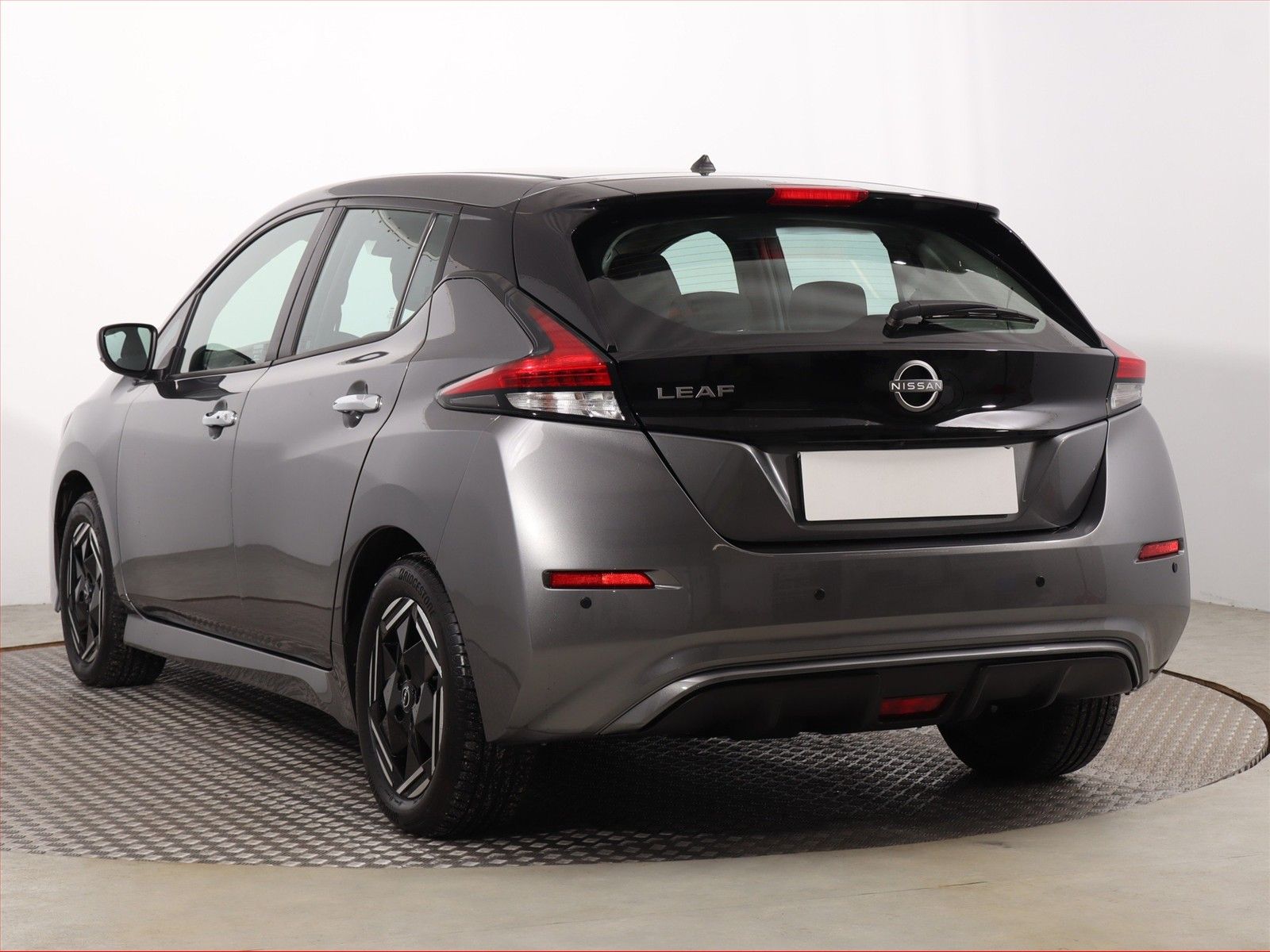 Nissan LEAF, 40 kWh, SoH 90%, Automat - fotka 4