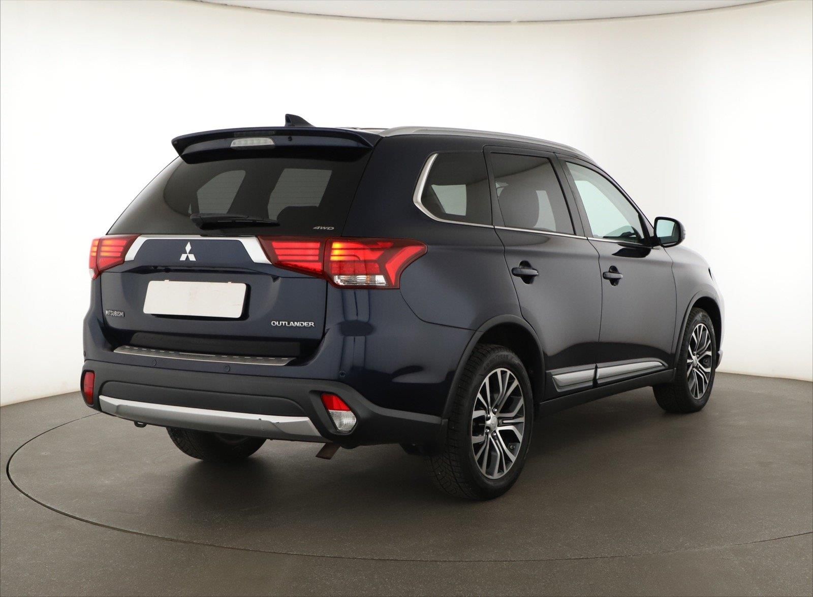Mitsubishi Outlander, 2.2 DI-D, 4X4, Automat - fotka 5