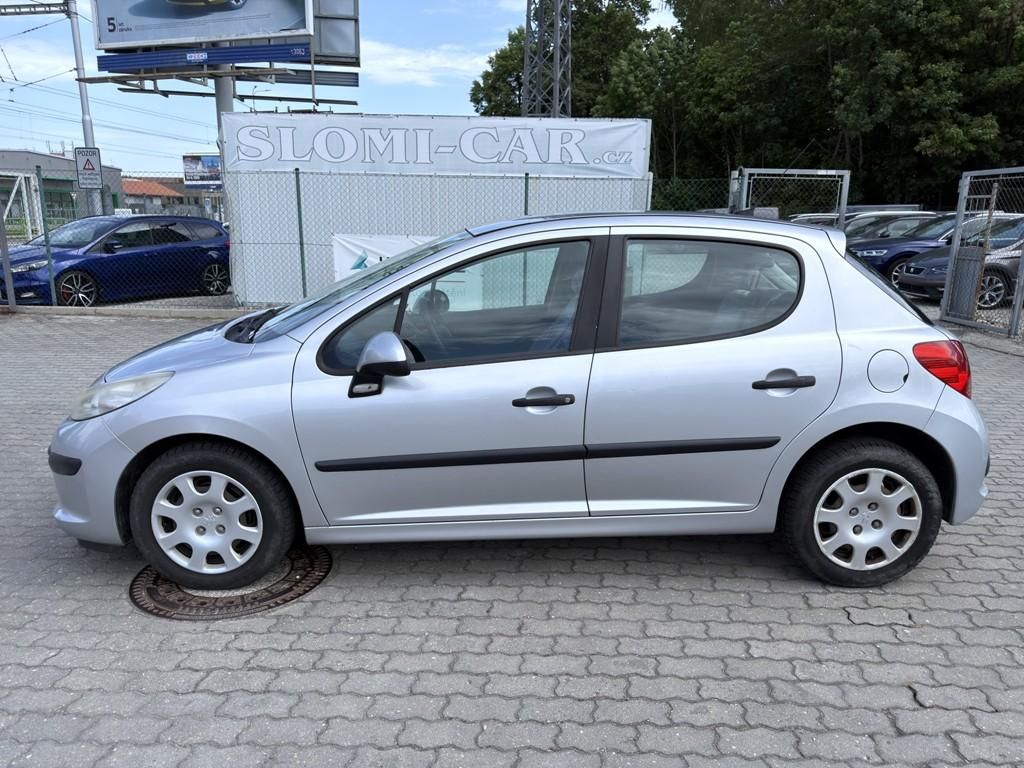 Peugeot 207, 1.4i 54 kW 1. majitel ČR - fotka 3