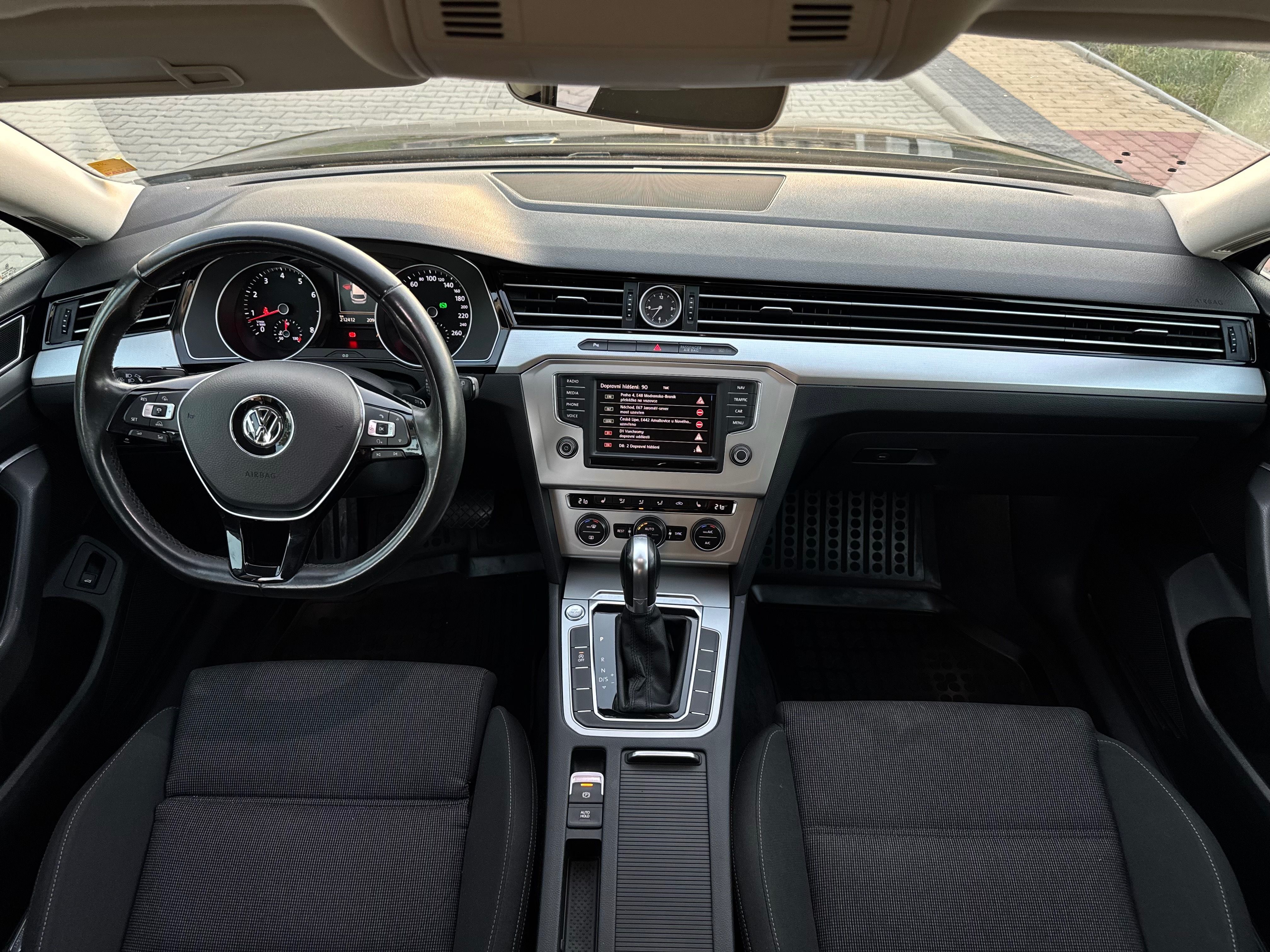 Volkswagen Passat, Masáž,Tažné,3zón.klima,Navi… - fotka 6