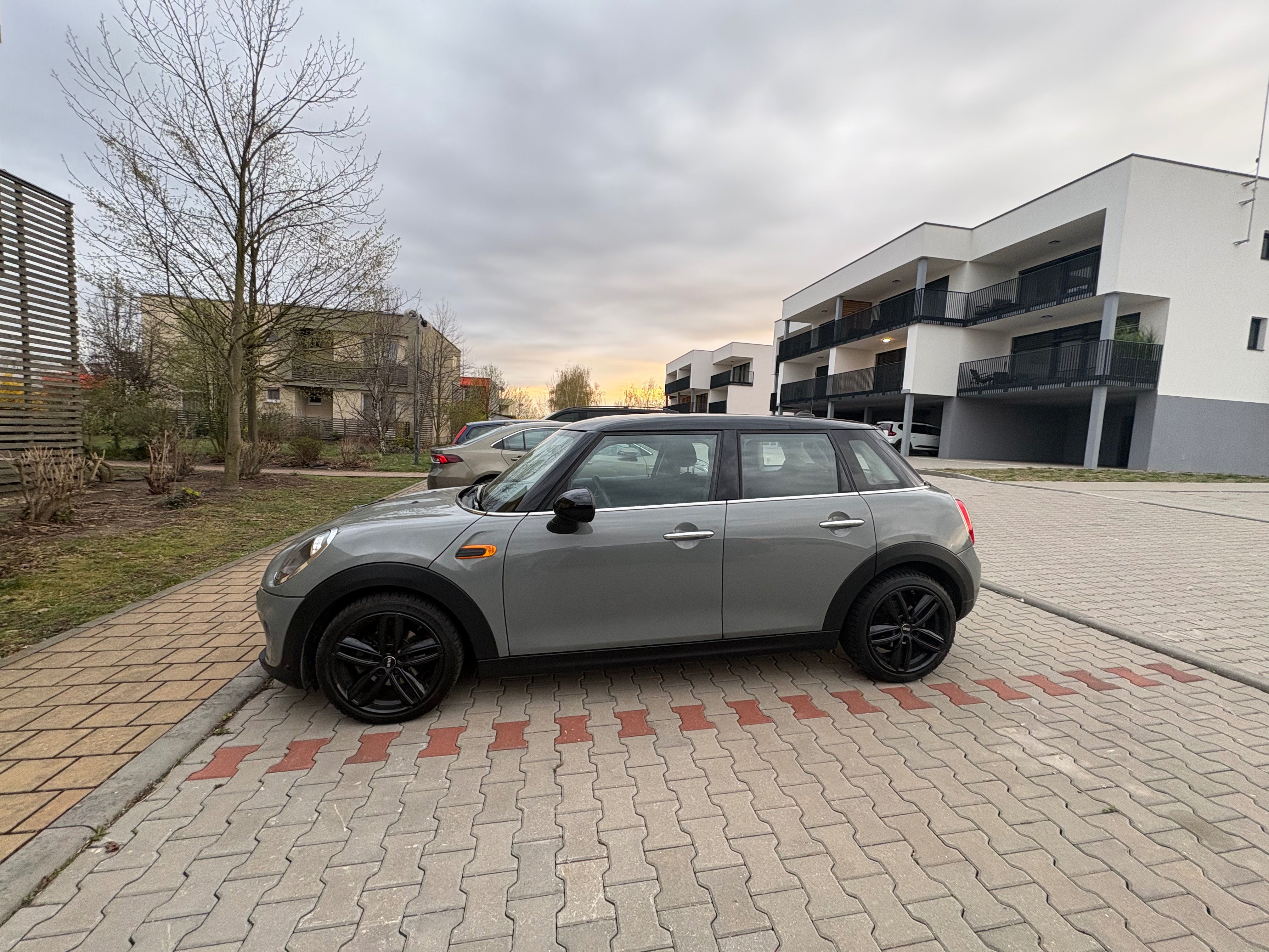Mini Cooper, jako "nový" - nájezd 60 tis - fotka 4