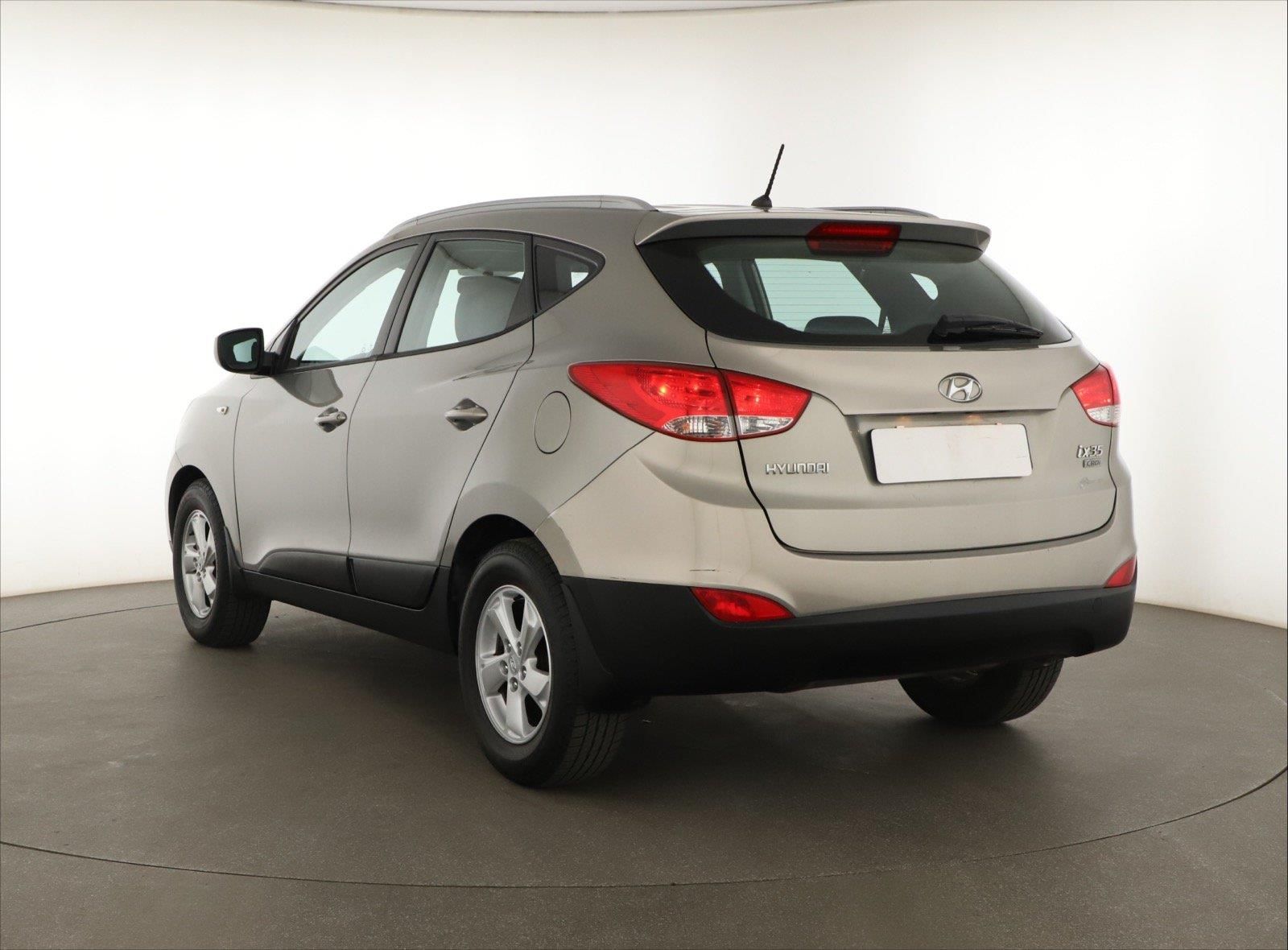 Hyundai ix35, 1.7 CRDi, Kožené sedačky - fotka 4