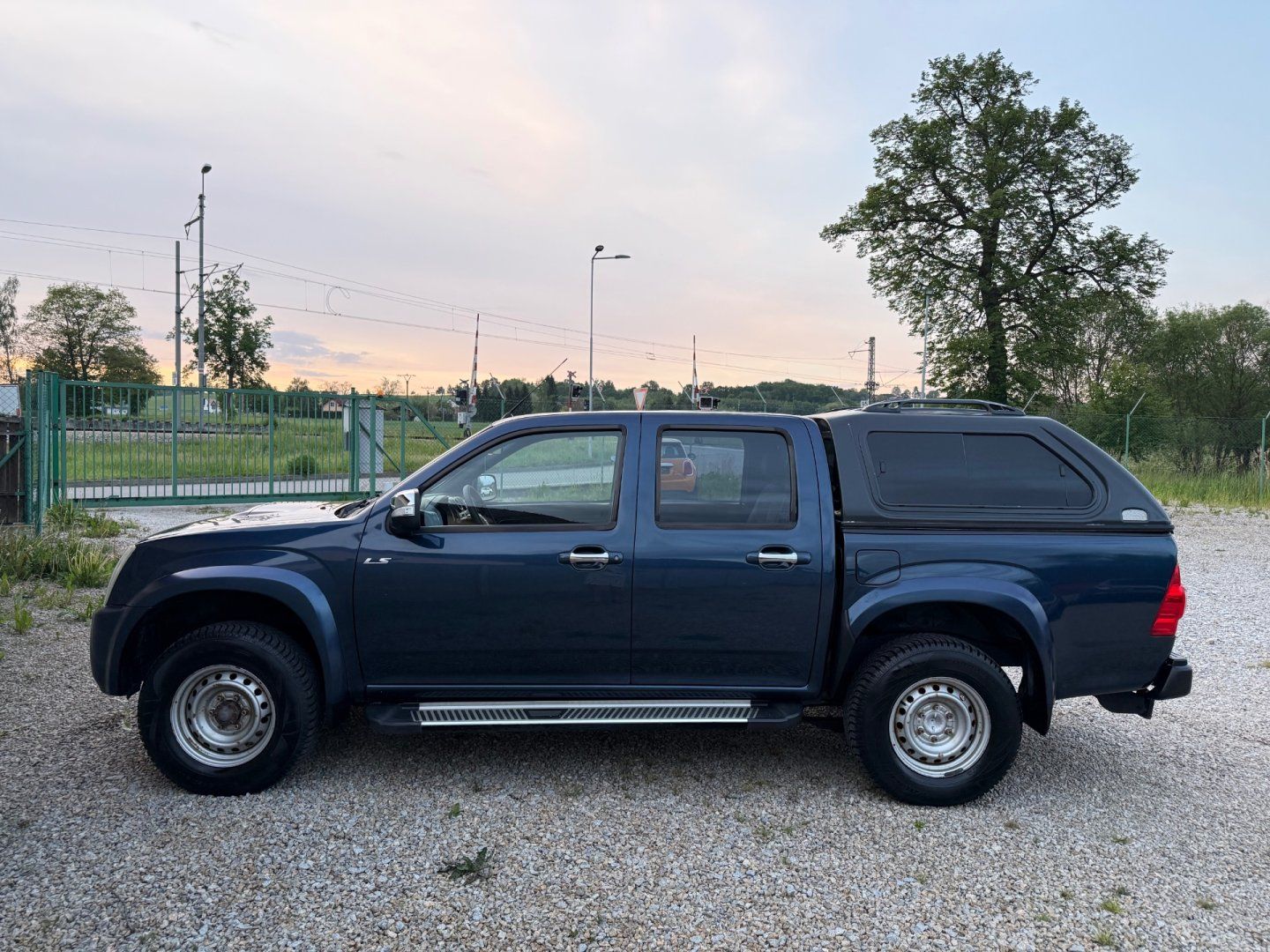 Isuzu D-Max, 2.5 TD 100KW LS 4x4 HardTop - fotka 4