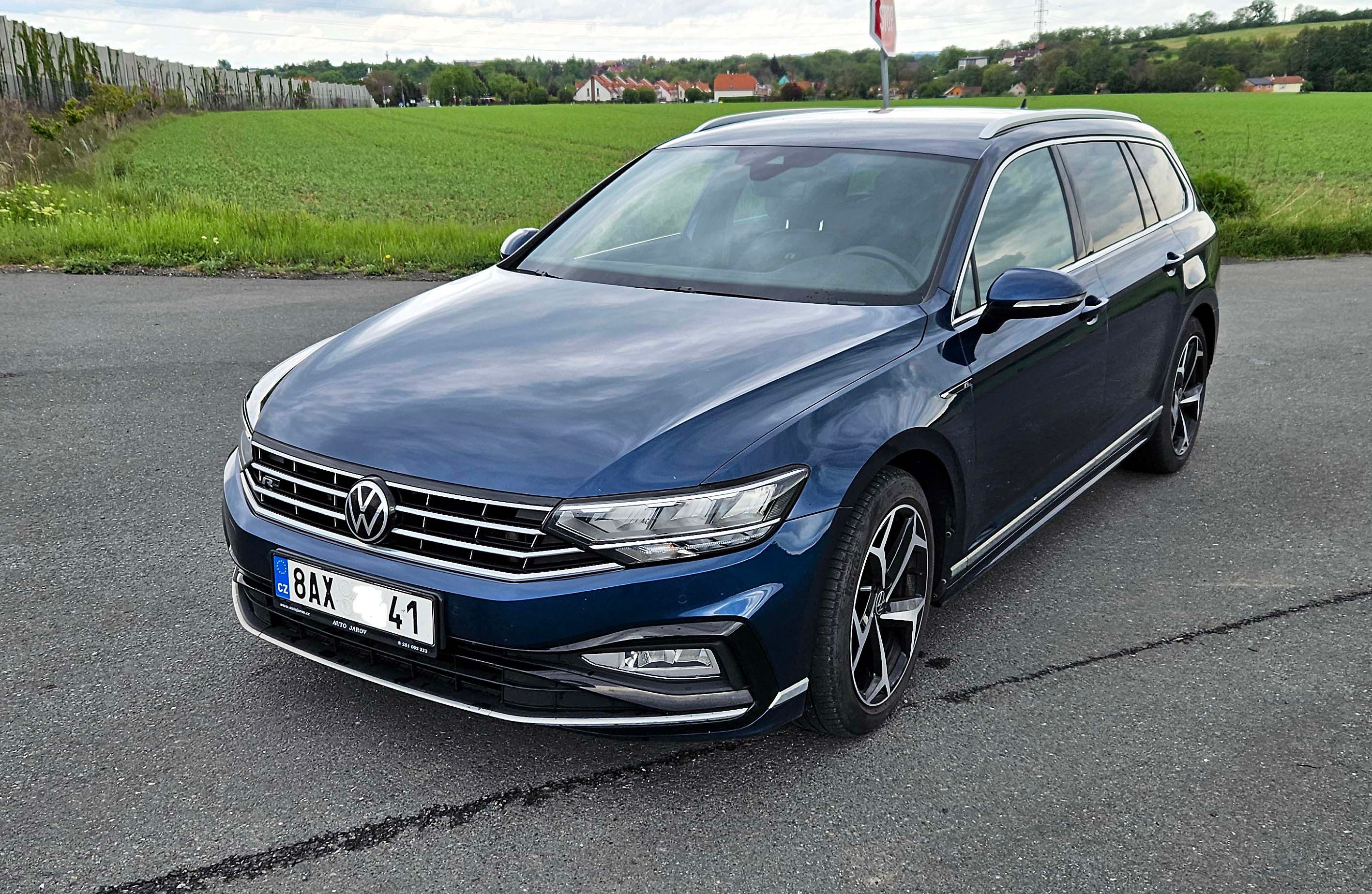 Volkswagen Passat, VW Passat Variant R-Line 2.0 T - fotka 2