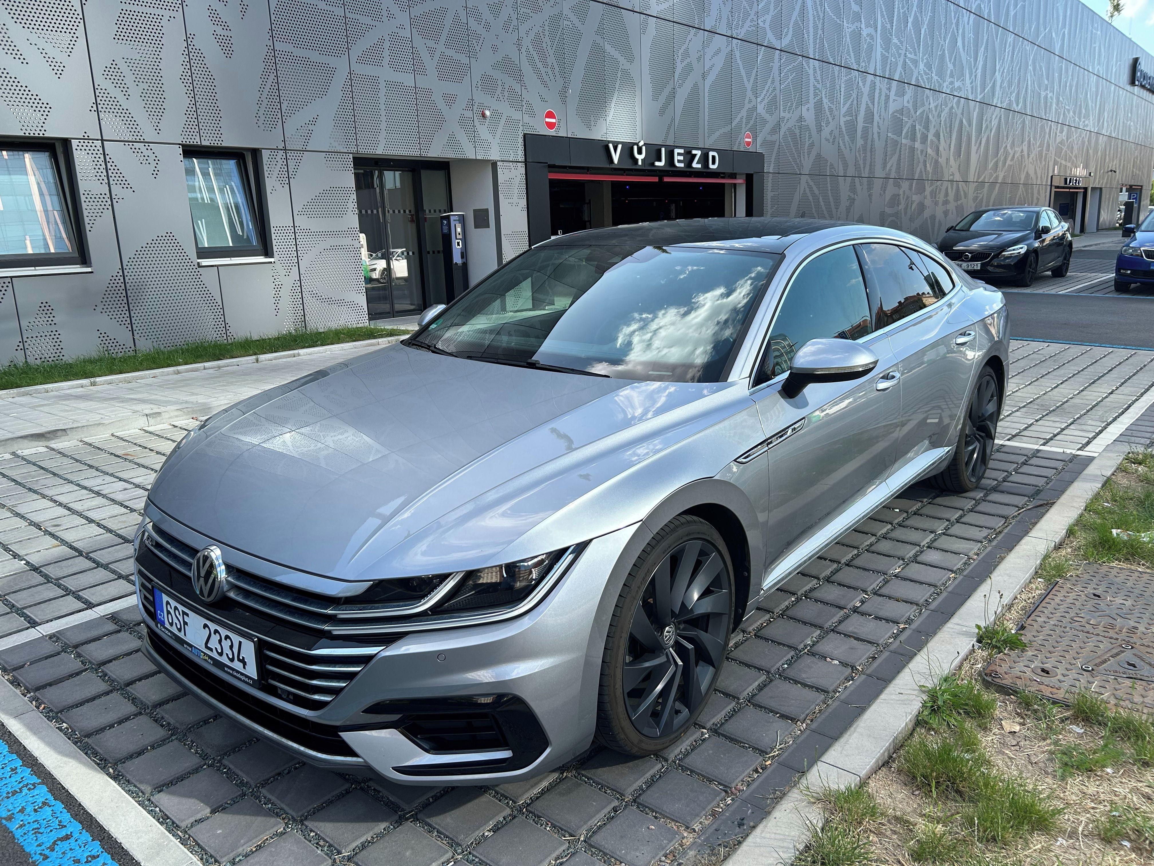 Volkswagen Arteon, 2.0 TSI R-Line - servisováno