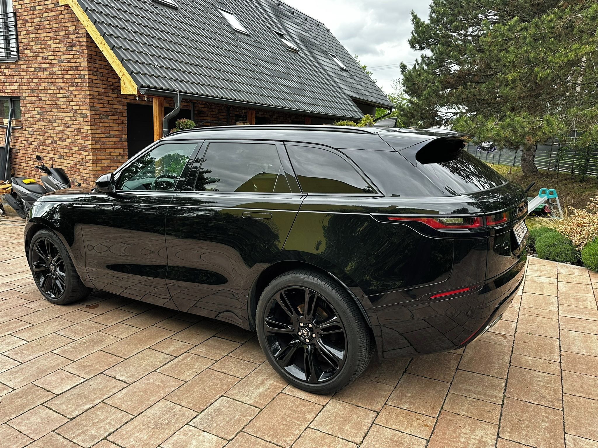 Land Rover Range Rover Velar, D300 R-Dynamic - fotka 3