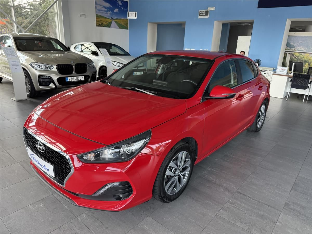 Hyundai i30, 1,4   FASTBACK,1.MAJ,ČP,SERVIS - fotka 3