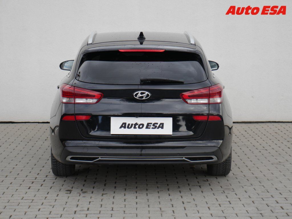 Hyundai i30, 1.6 CRDi,Navi,LED,AC - fotka 5