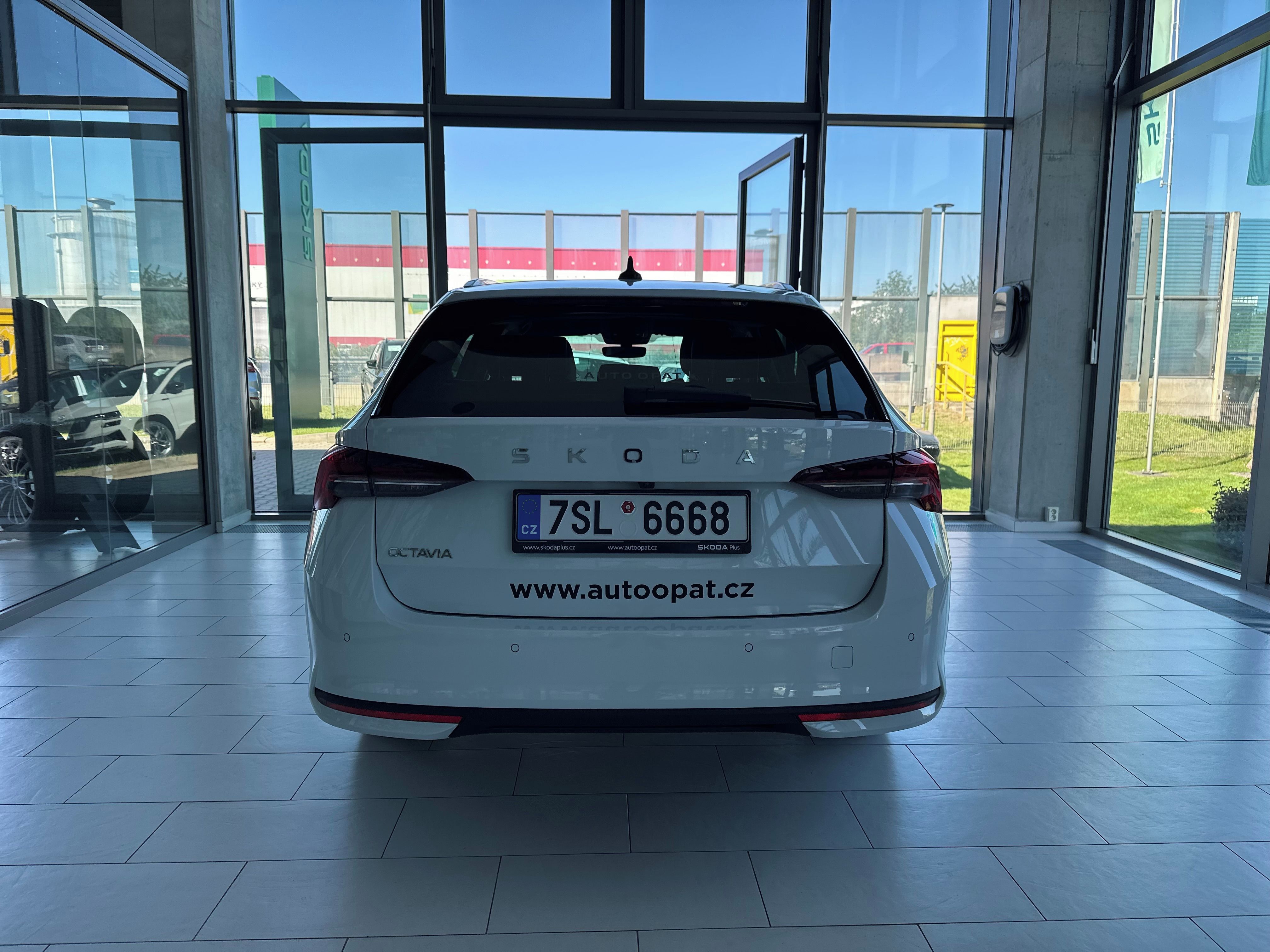 Škoda Octavia, Excl. Select. 2,0 TDI 110 kW - fotka 6