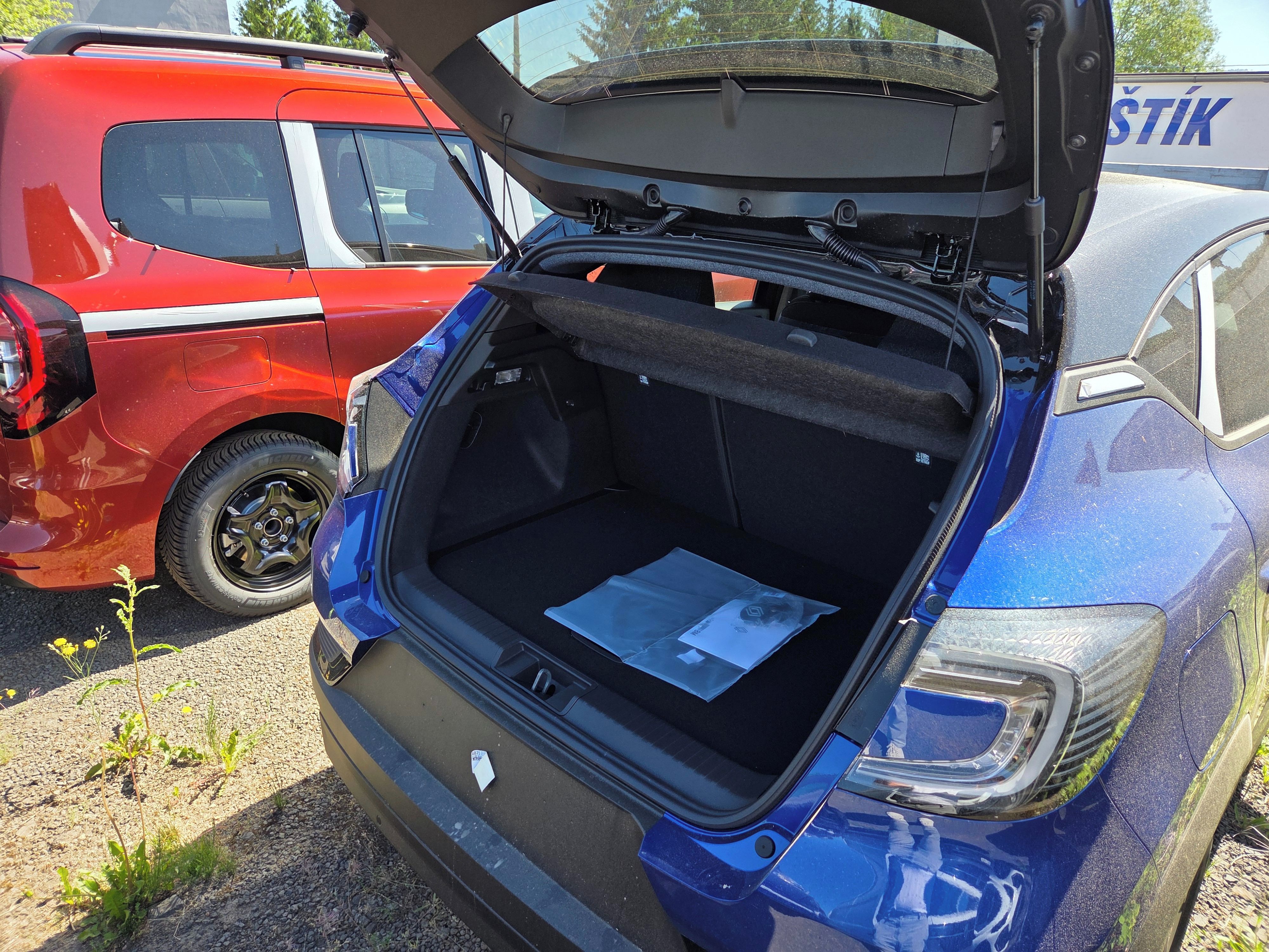 Renault Captur, techno mild hybrid 140 EDC - fotka 6