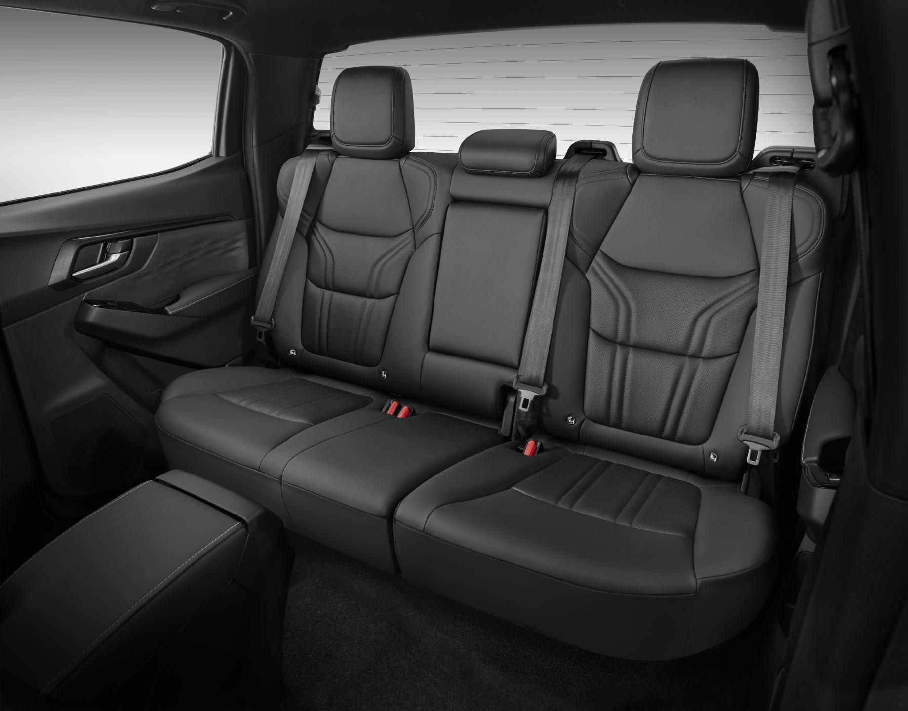 Isuzu D-Max, V-Cross 2.2L 163K 4x4 8st. A/T - fotka 6