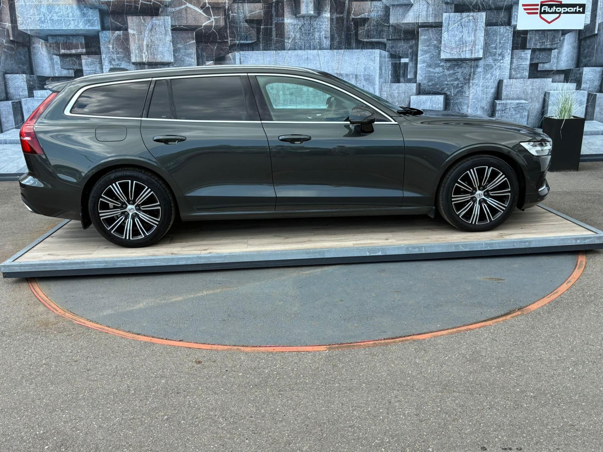 Volvo V60, 2.0D,140KW,BLIS,ACC,MATRIX,DPH - fotka 5