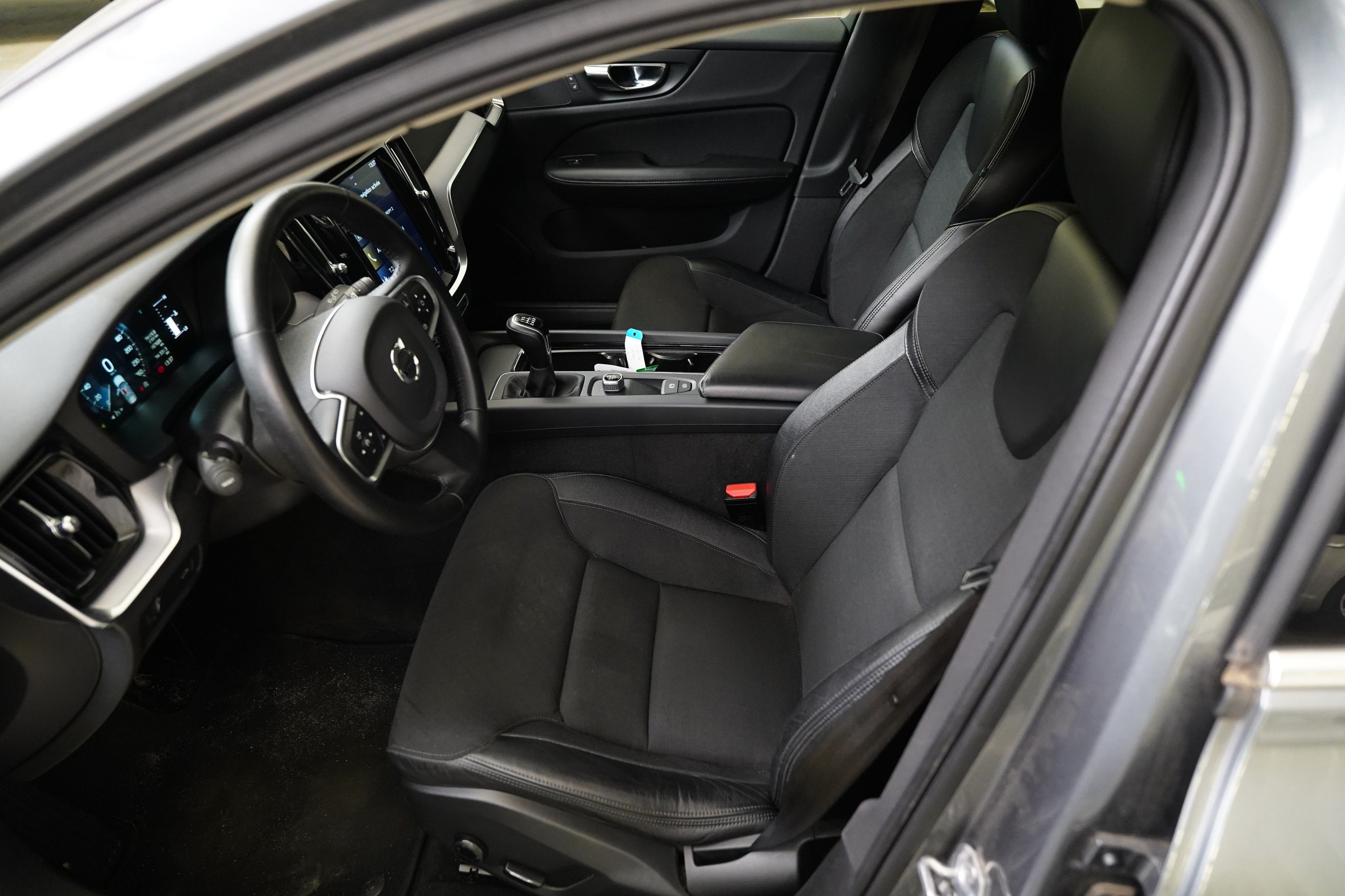 Volvo V60, 2.0 D4 140 kW Momentum - fotka 6