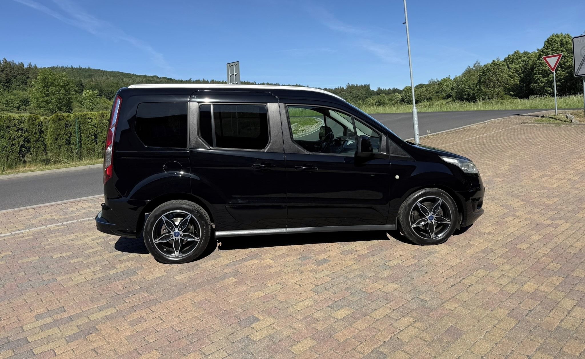 Ford Tourneo Connect, 1.5 TDCI 88kW VYH.OKNO - fotka 6