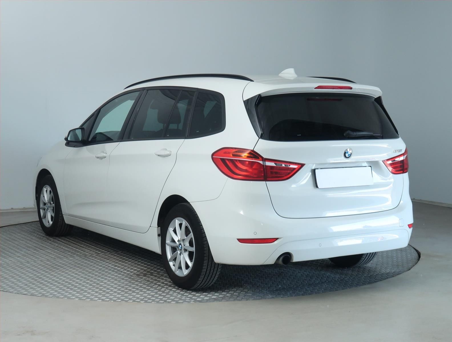 BMW Řada 2, 218i Gran Tourer, Serv.kniha - fotka 4