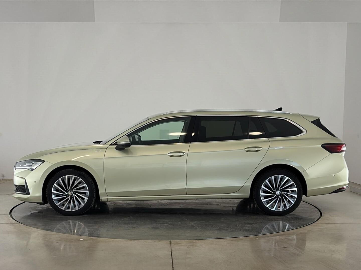 Škoda Superb, 2.0 TDI / 110 kW Laurin & Klem - fotka 3