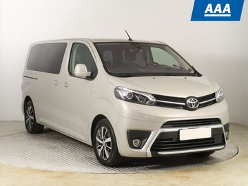 2.0 D-4D, Family, 8 míst, L1