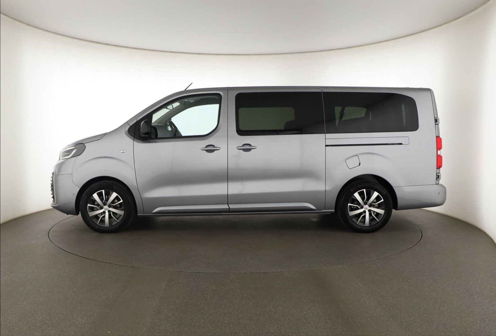 Toyota Proace Verso, 2.0 D-4D, 9 míst, L2 - fotka 3